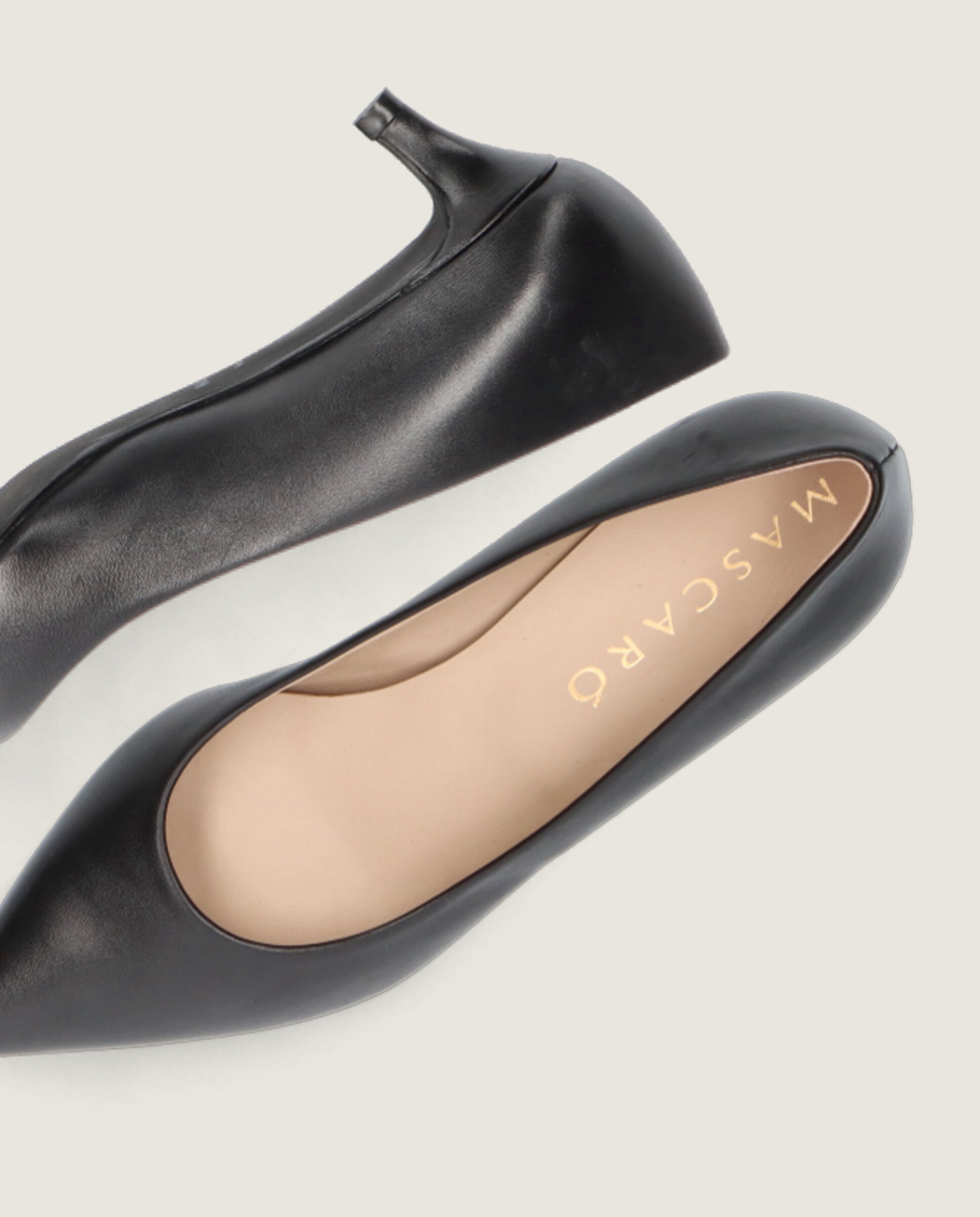 Salon Holly Negros Piel