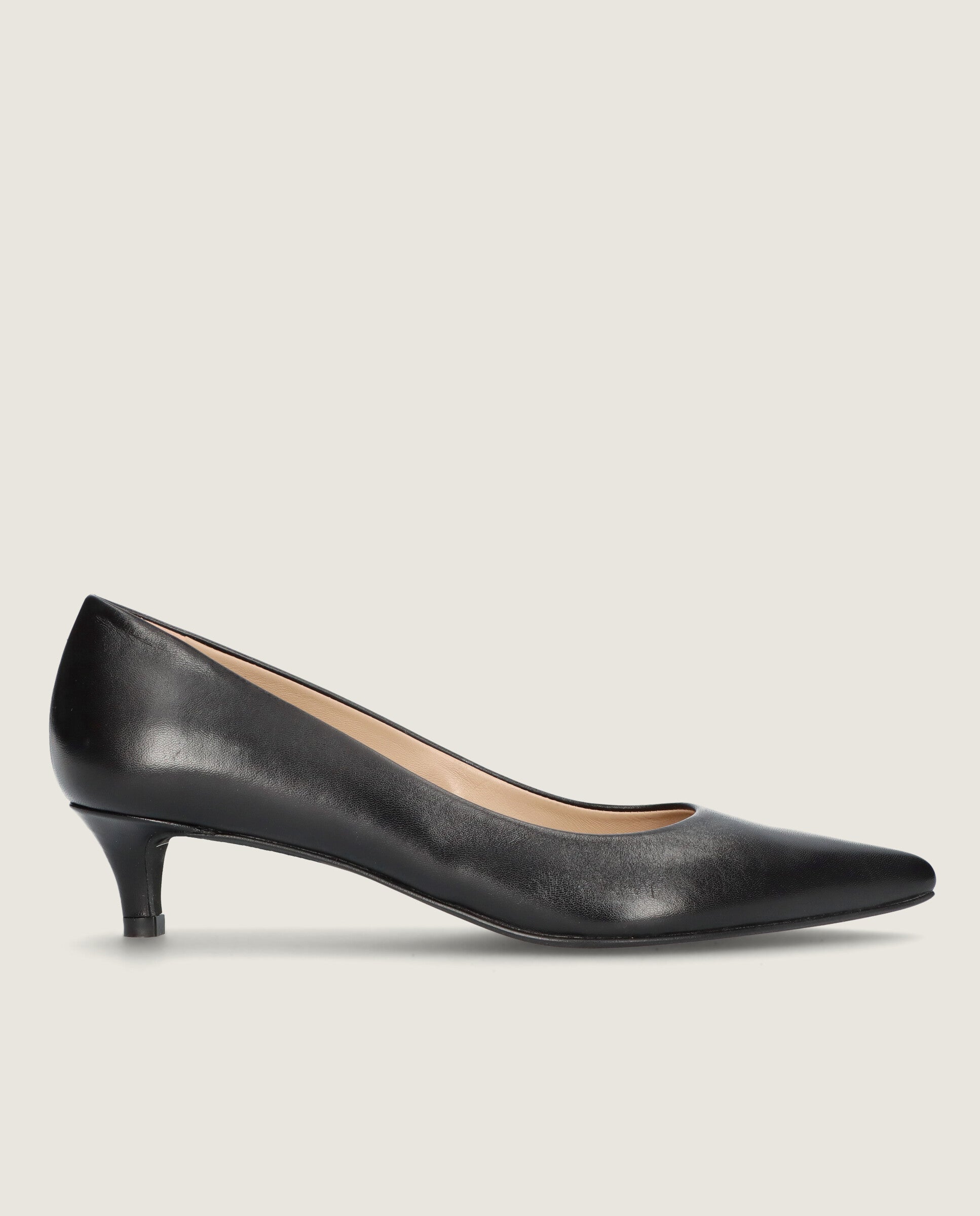 Salon du cuir Holly Black