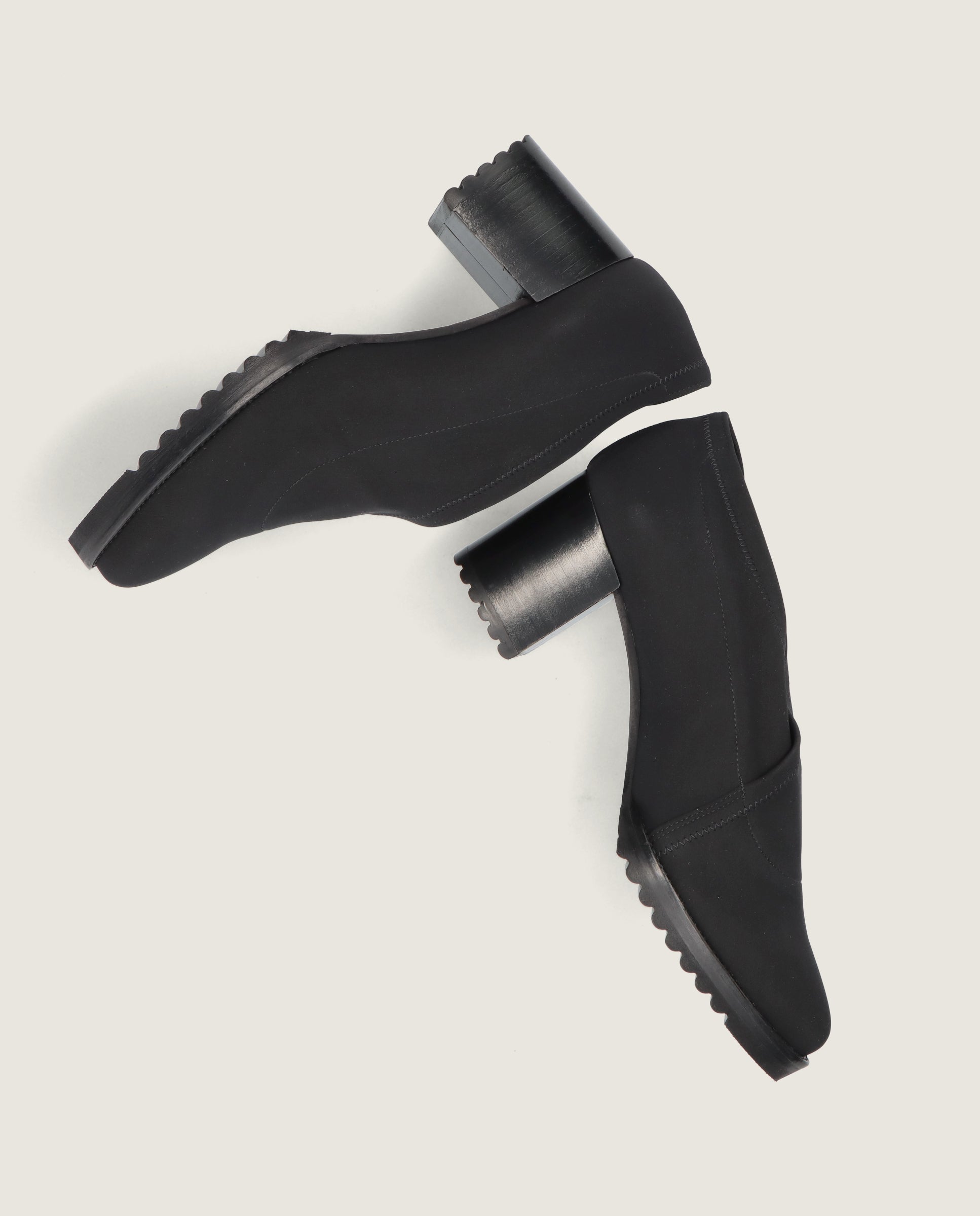 Zapatos Abotinados Cindy Negros Tejidos