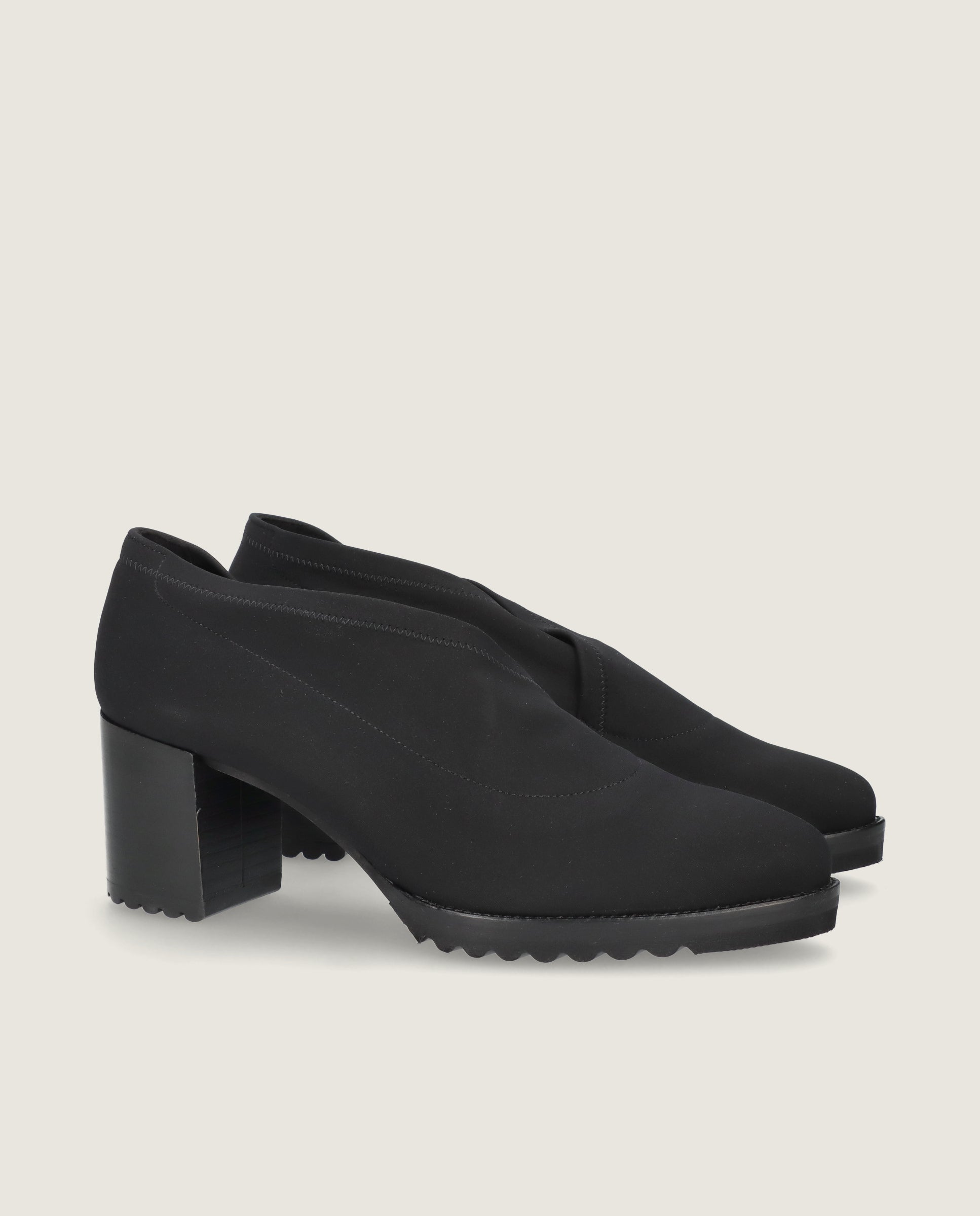 Zapatos Abotinados Cindy Negros Tejidos