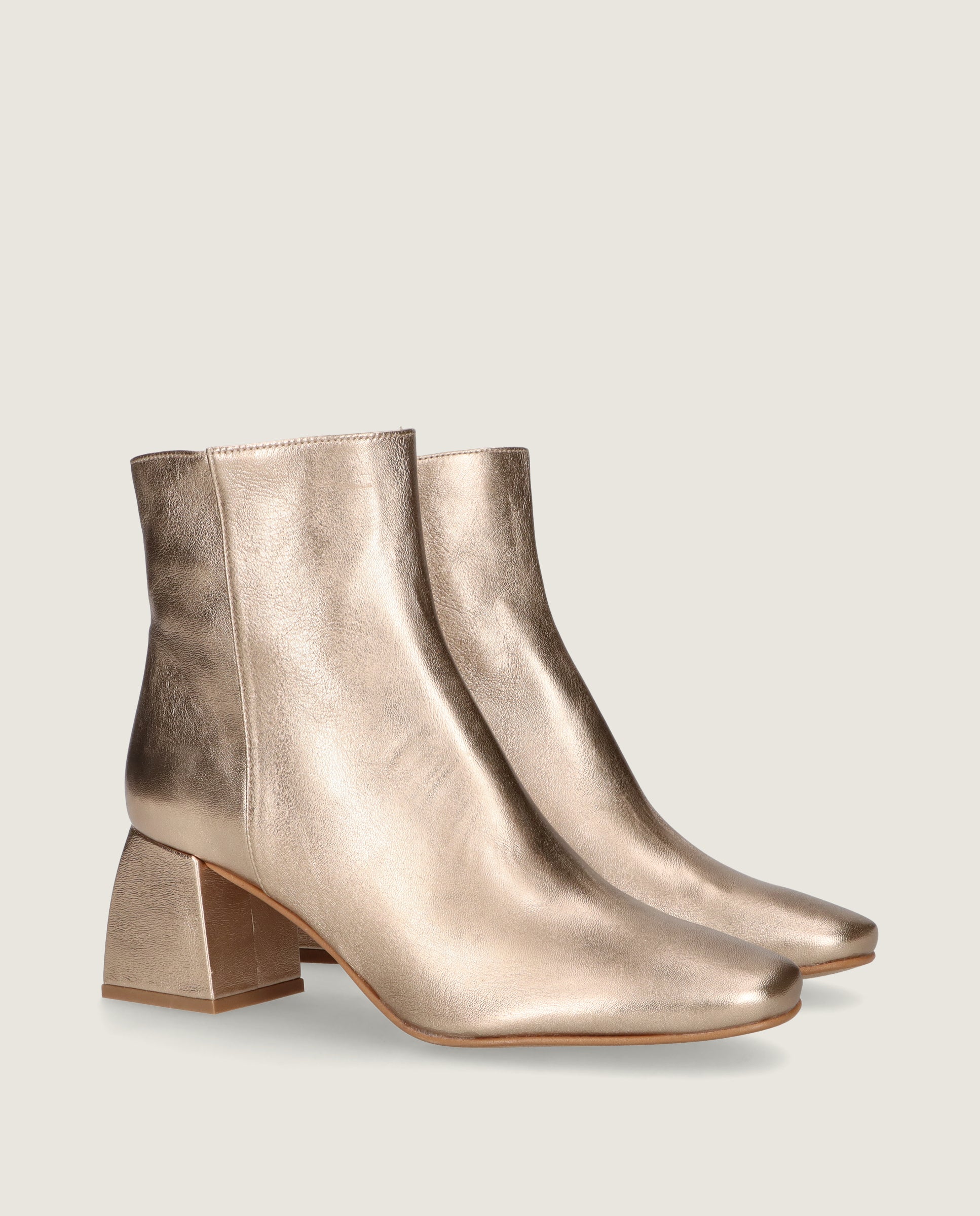 Image of Botines Freja Dorados Pieles metalizadas by Mascaro