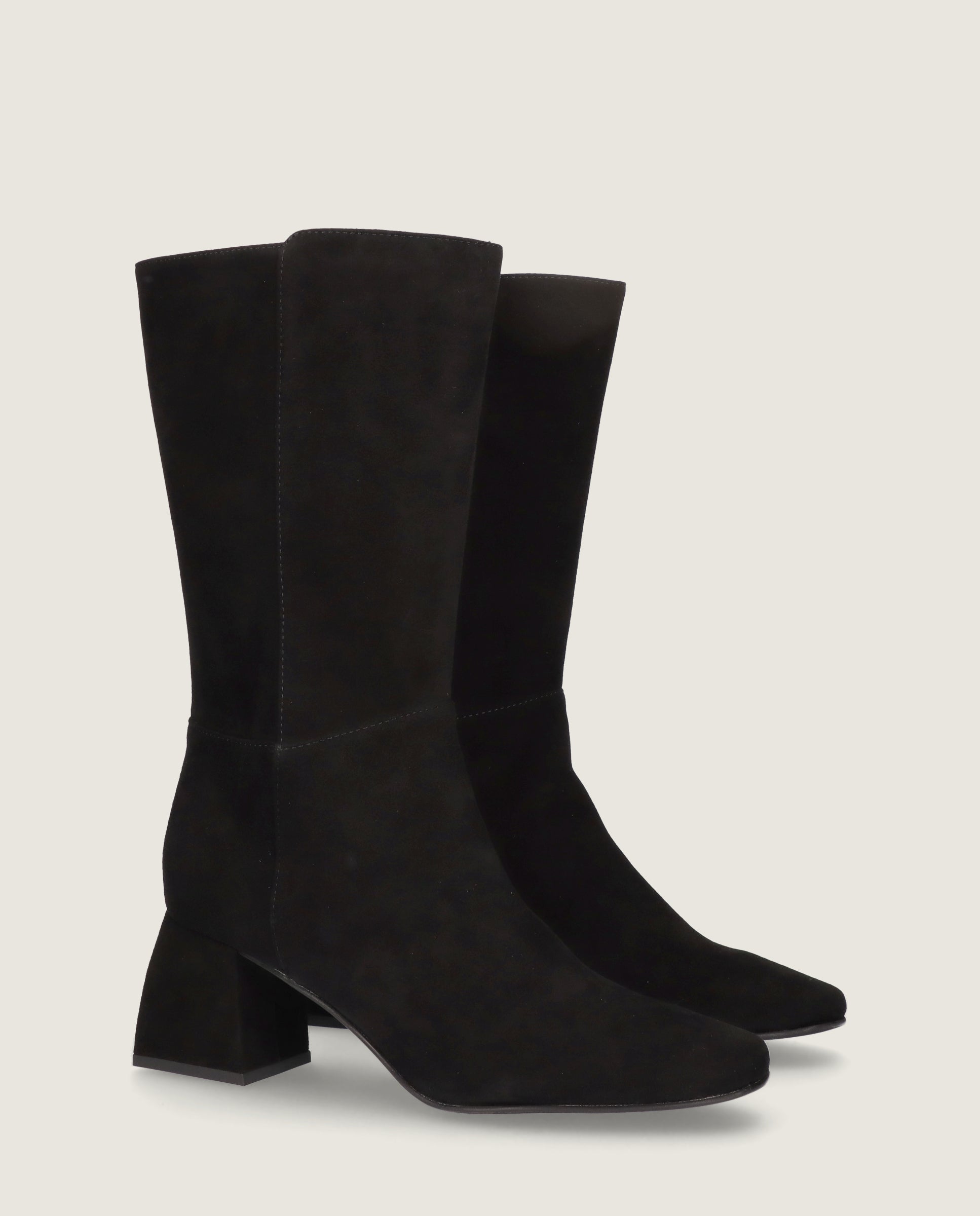 Imagen de Botines Freja Negros Ante por Mascaro