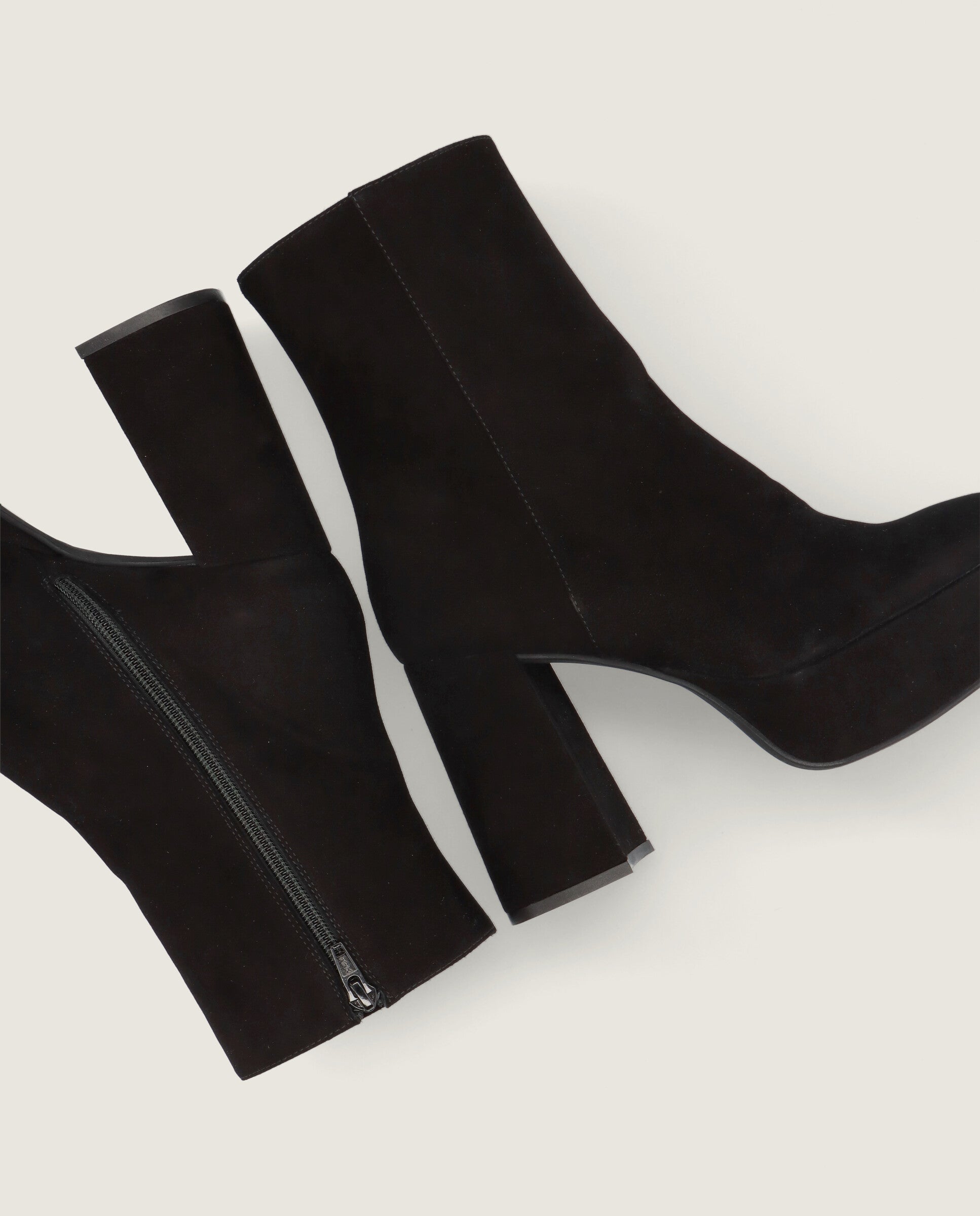 Anna Schwarze Wildleder Stiefeletten