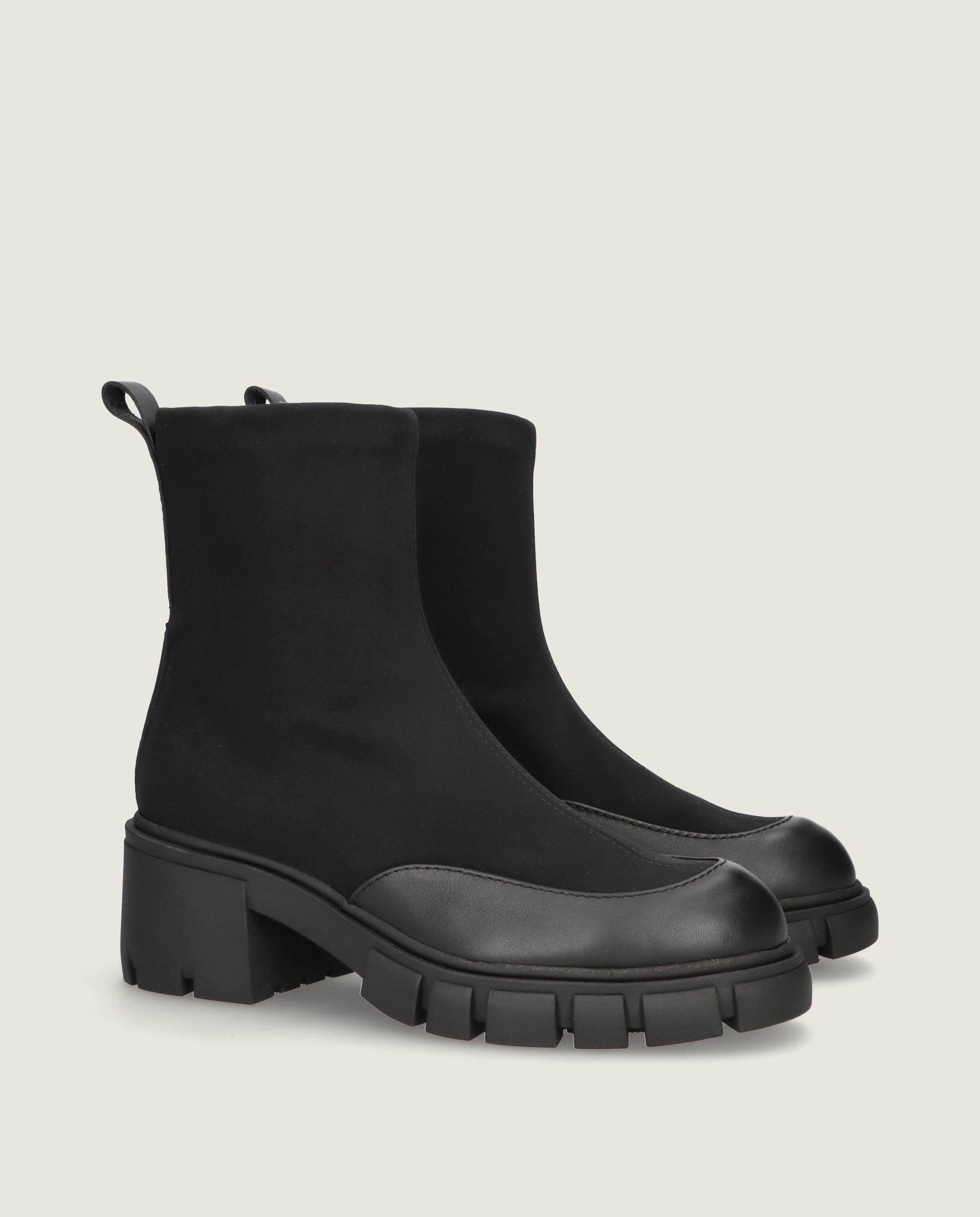 Imagen de Botines June Negros Tejidos por Mascaro