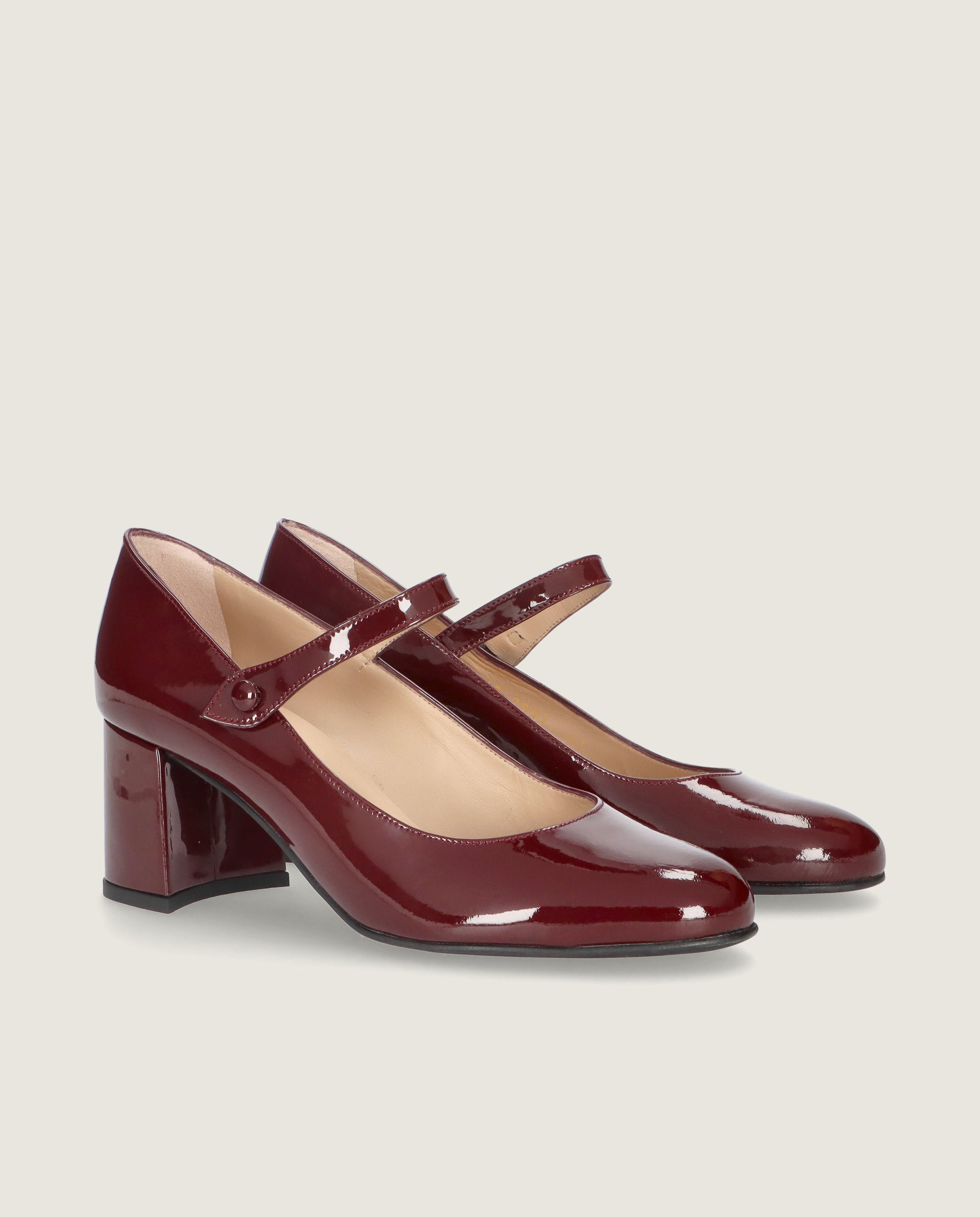 Image of Yumi Red Patent Leather Pumps by Mascaro