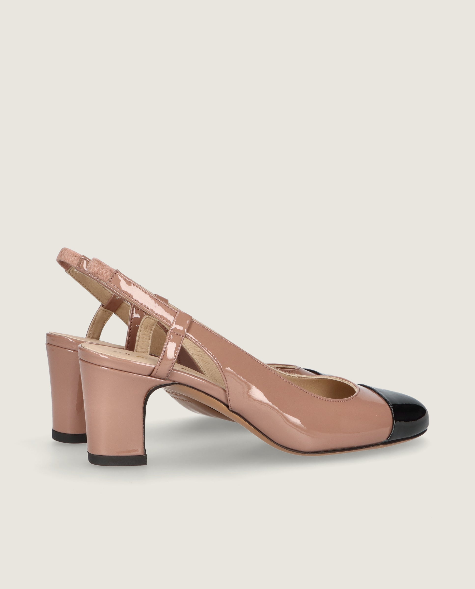 Yumi Beige Patent Leather Pumps