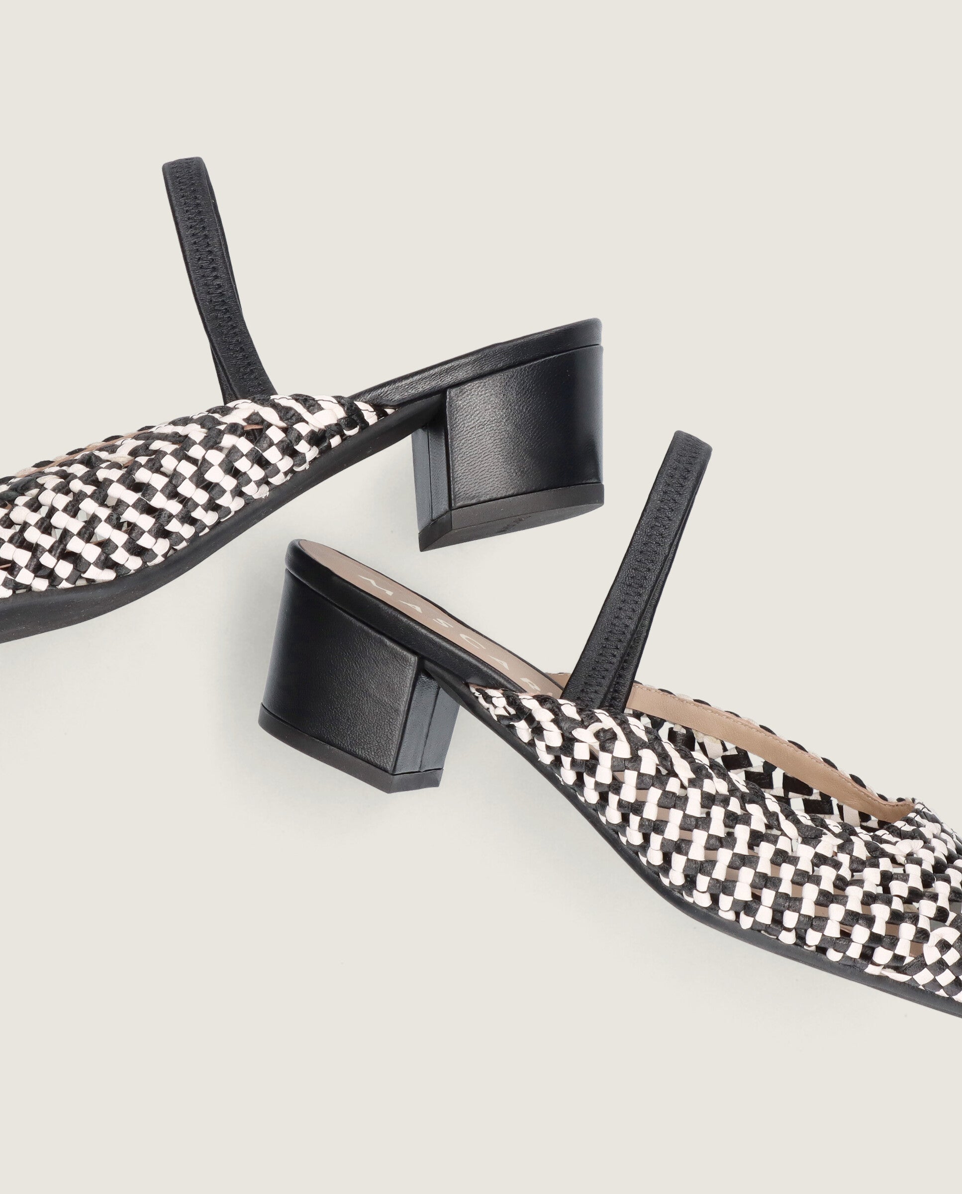 Salon Greta Negros Piel