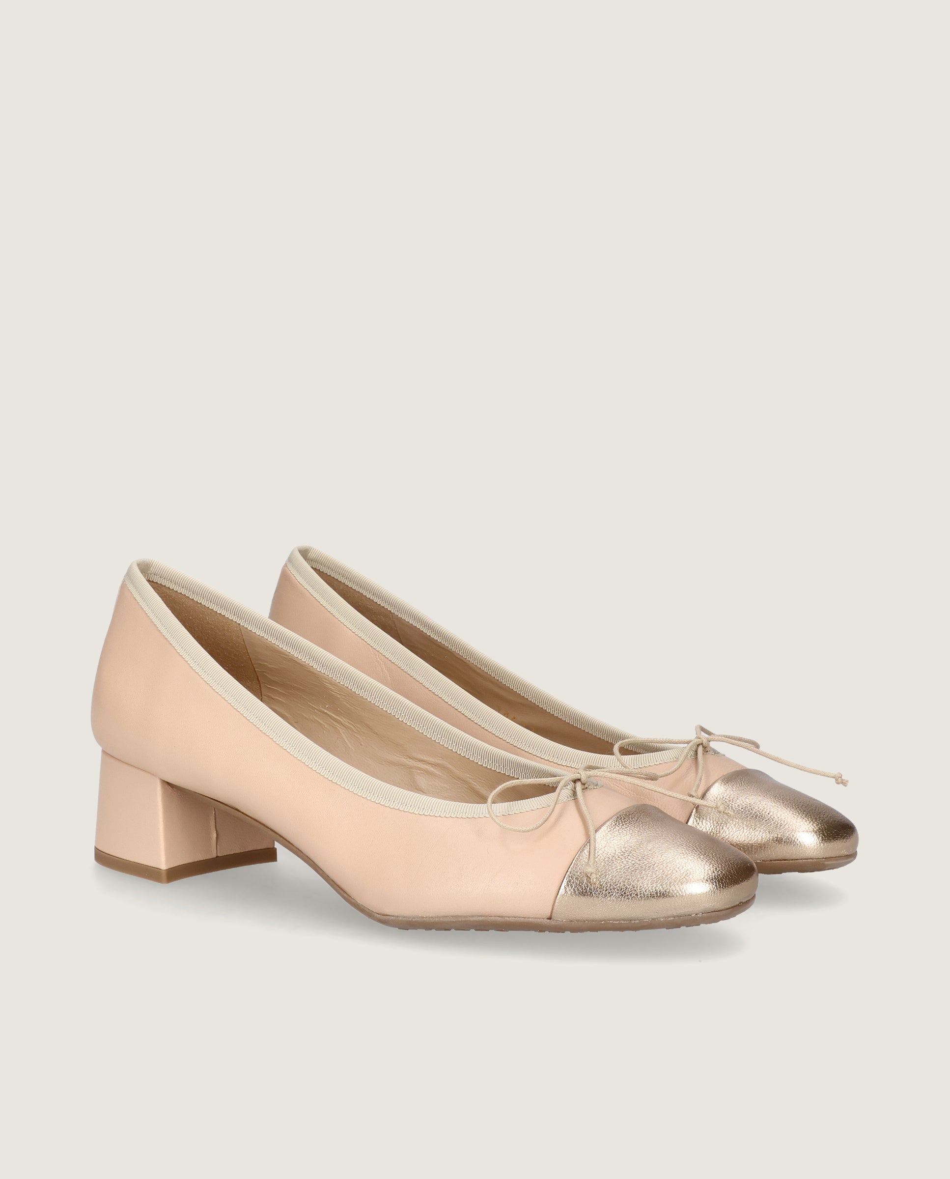 Image of Luisa Pump in beige leather by Mascaro