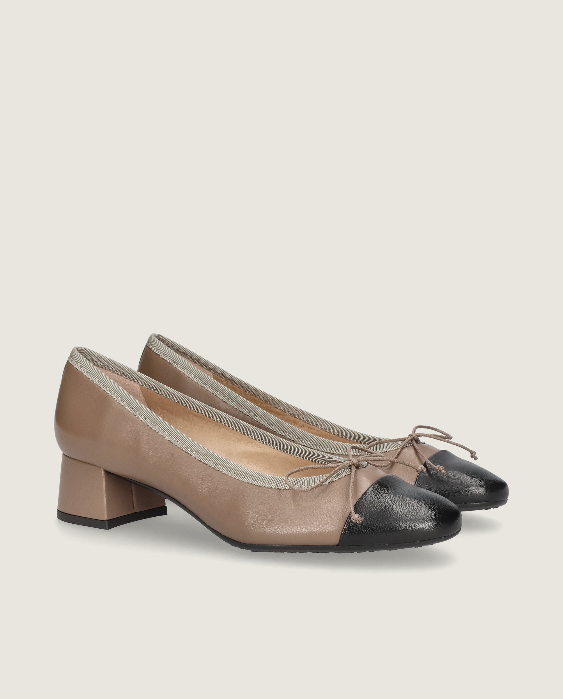 Luisa Black Leather Pumps