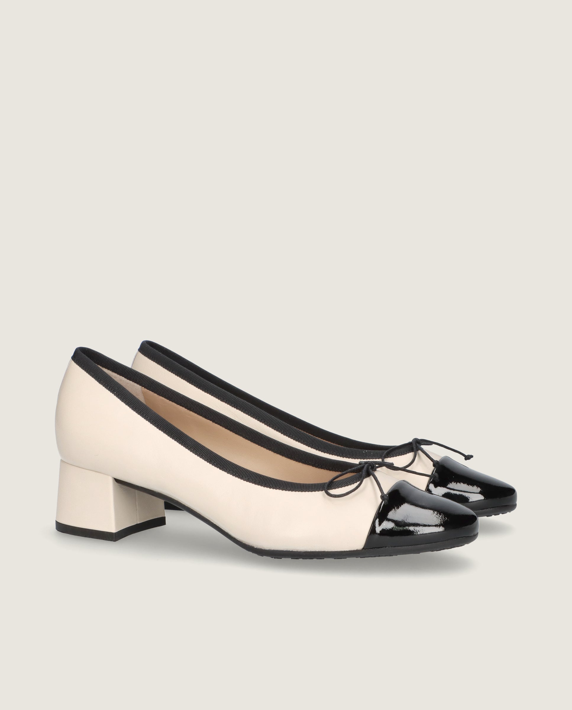 Image of Luisa White Leather Pumps by Mascaro