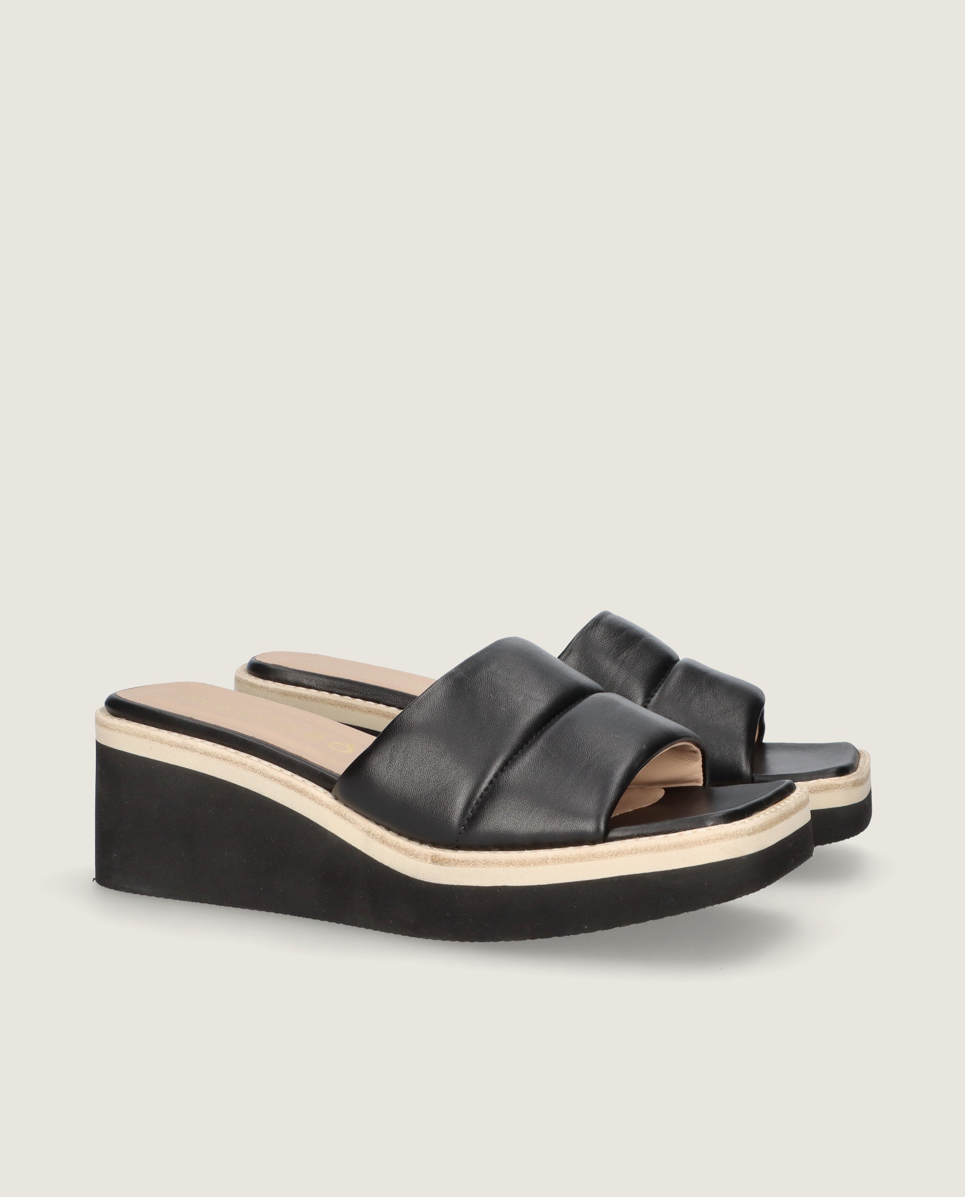 Imagen de Sandalias Ariana Negros Piel por Mascaro