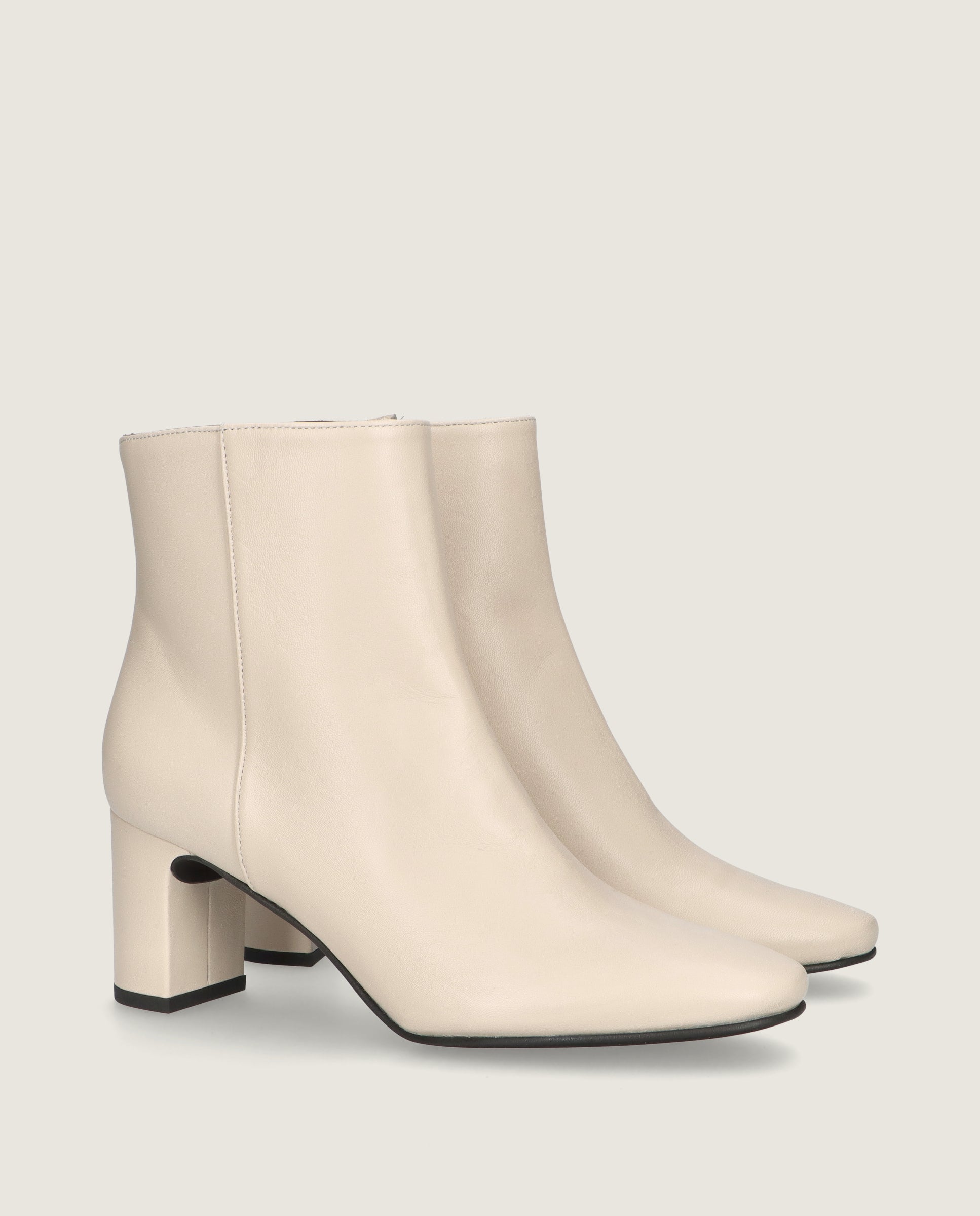 Imagen de Botines Freja Blancos Piel por Mascaro