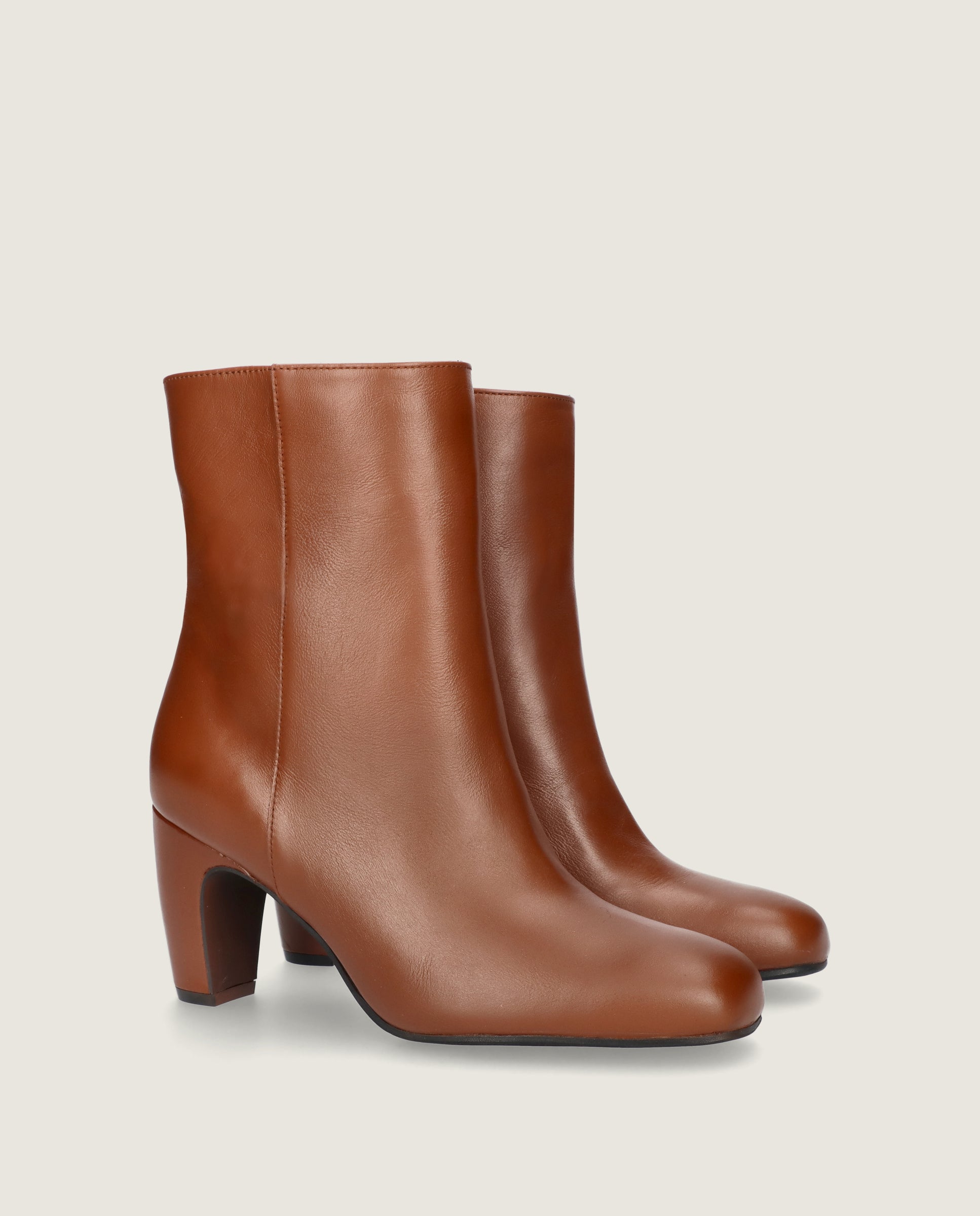 Imagen de Botines Emily Marrones Piel por Mascaro