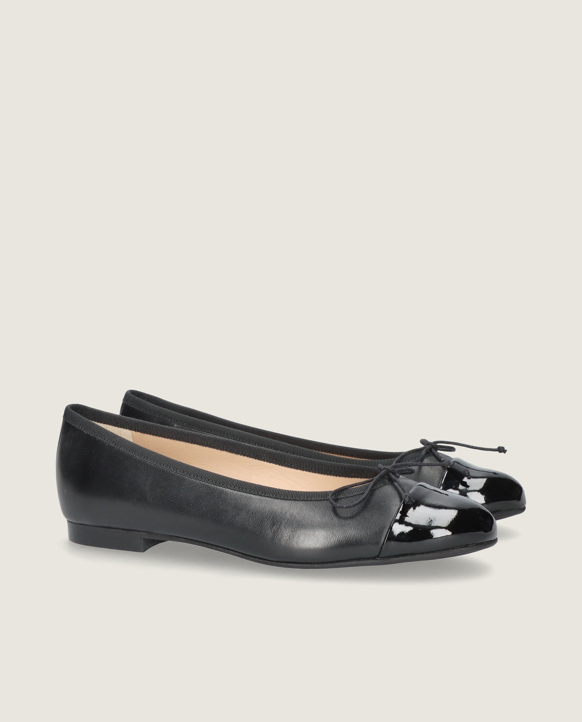 Audrey Black Leather Ballet Flats | Mascaró