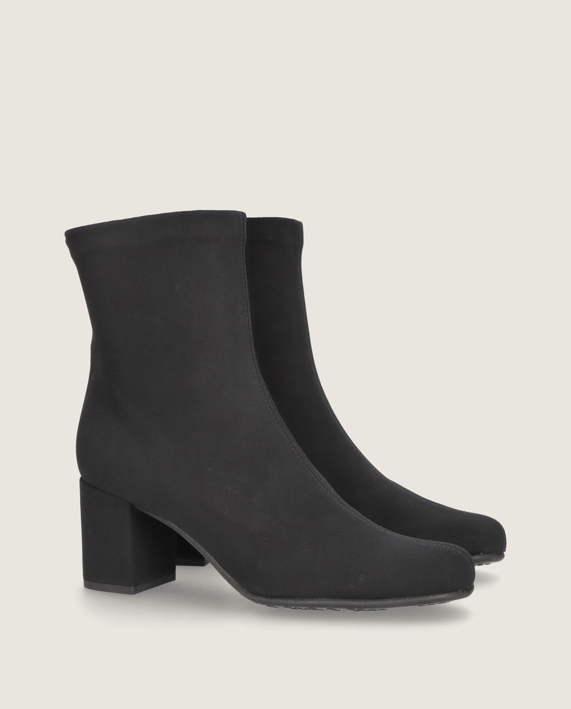 Imagen de Botines Bologna Negros Tejidos por Mascaro