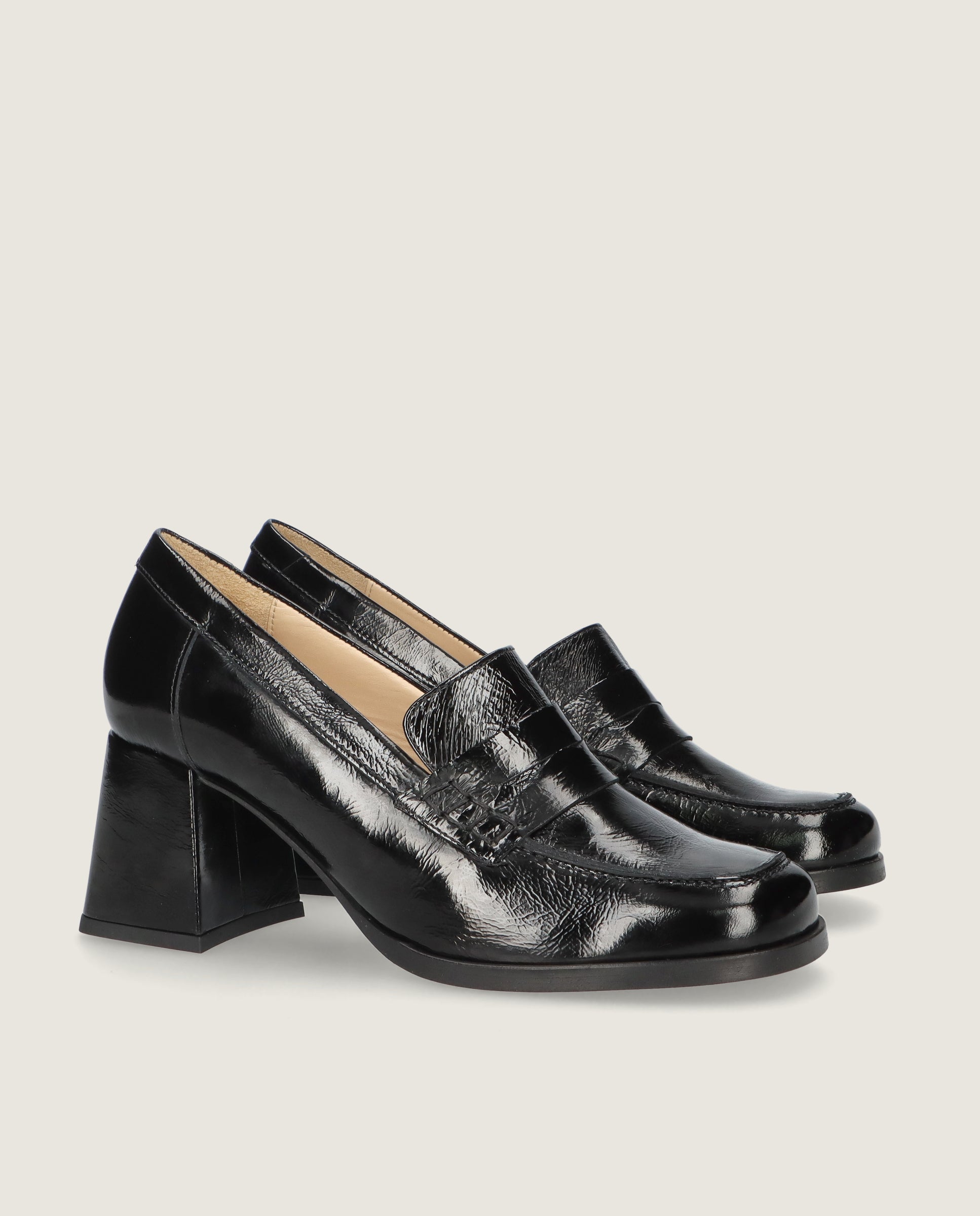 Imagen de Loafers Talia Negros Charol por Mascaro