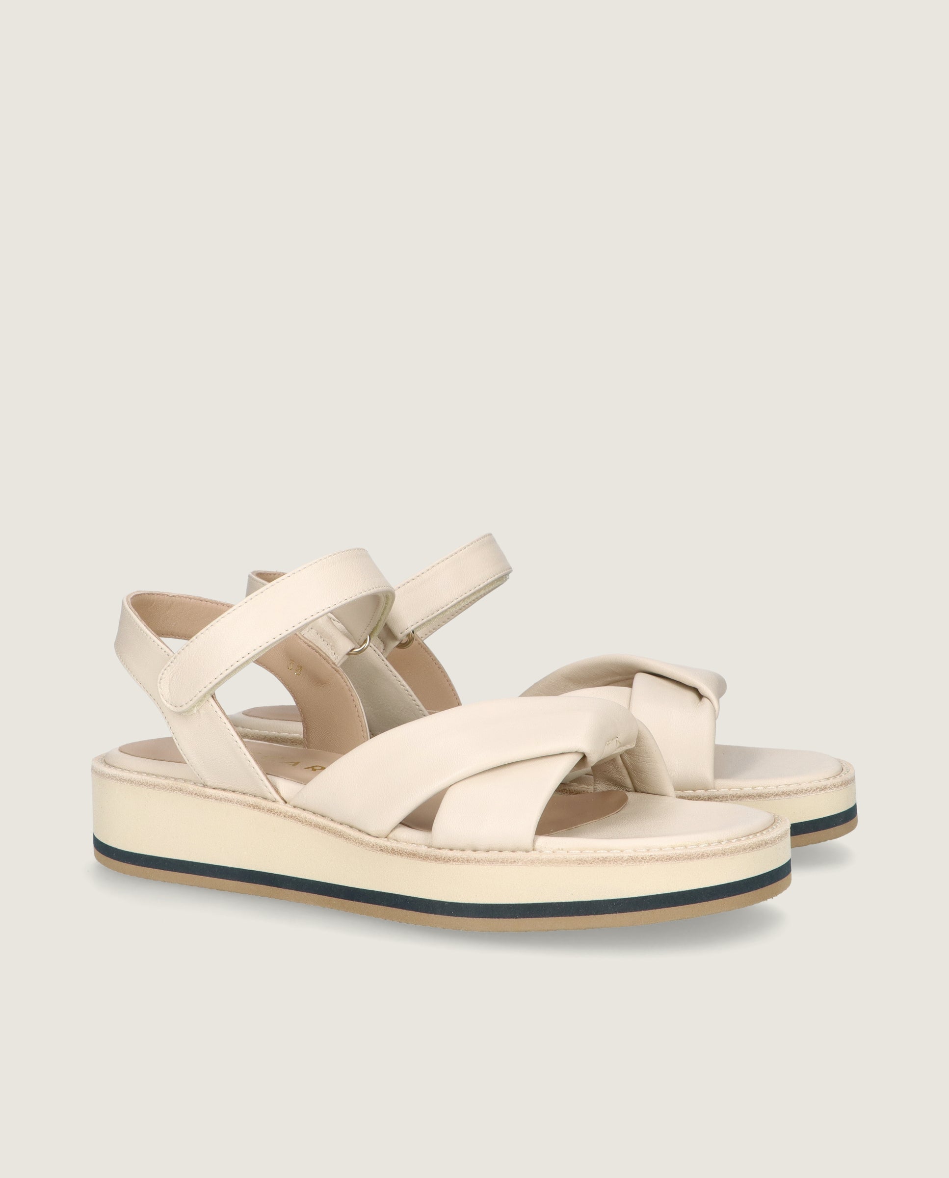 Imagen de Sandalias Lygia Blancos Piel por Mascaro