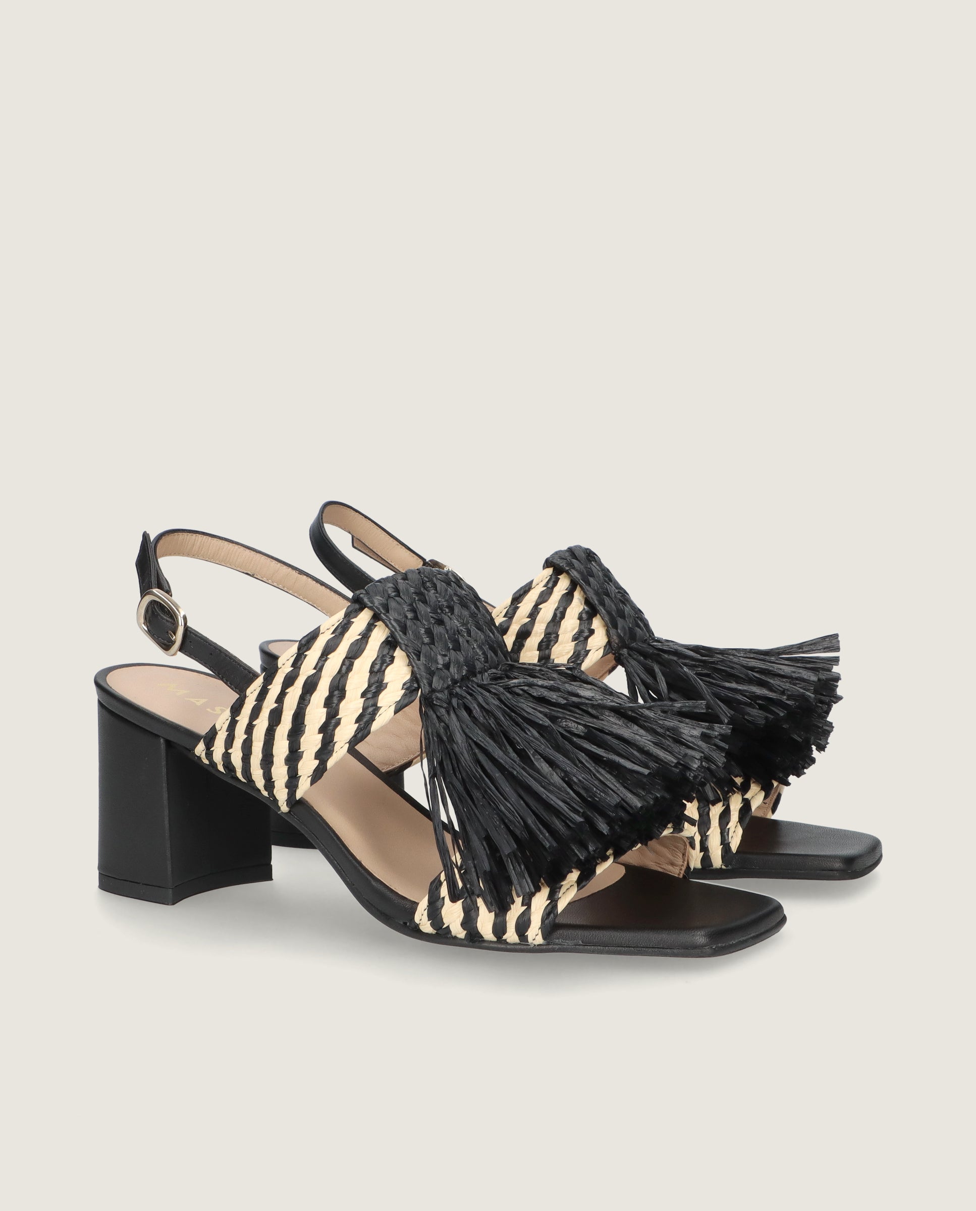 Imagen de Sandalias Annie Negros Tejidos por Mascaro