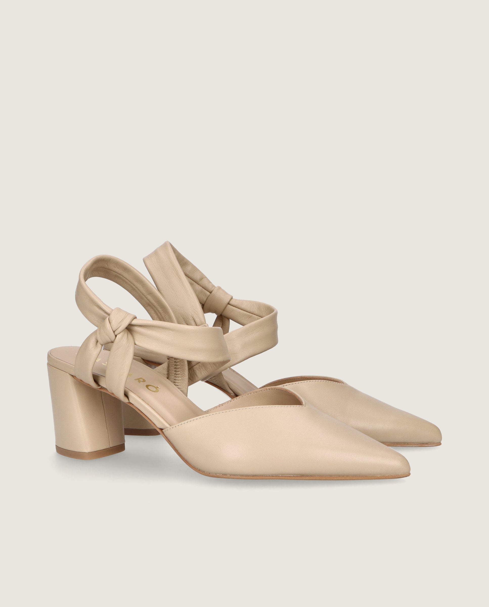 Imagen de Salon Phoebe Beiges Piel por Mascaro