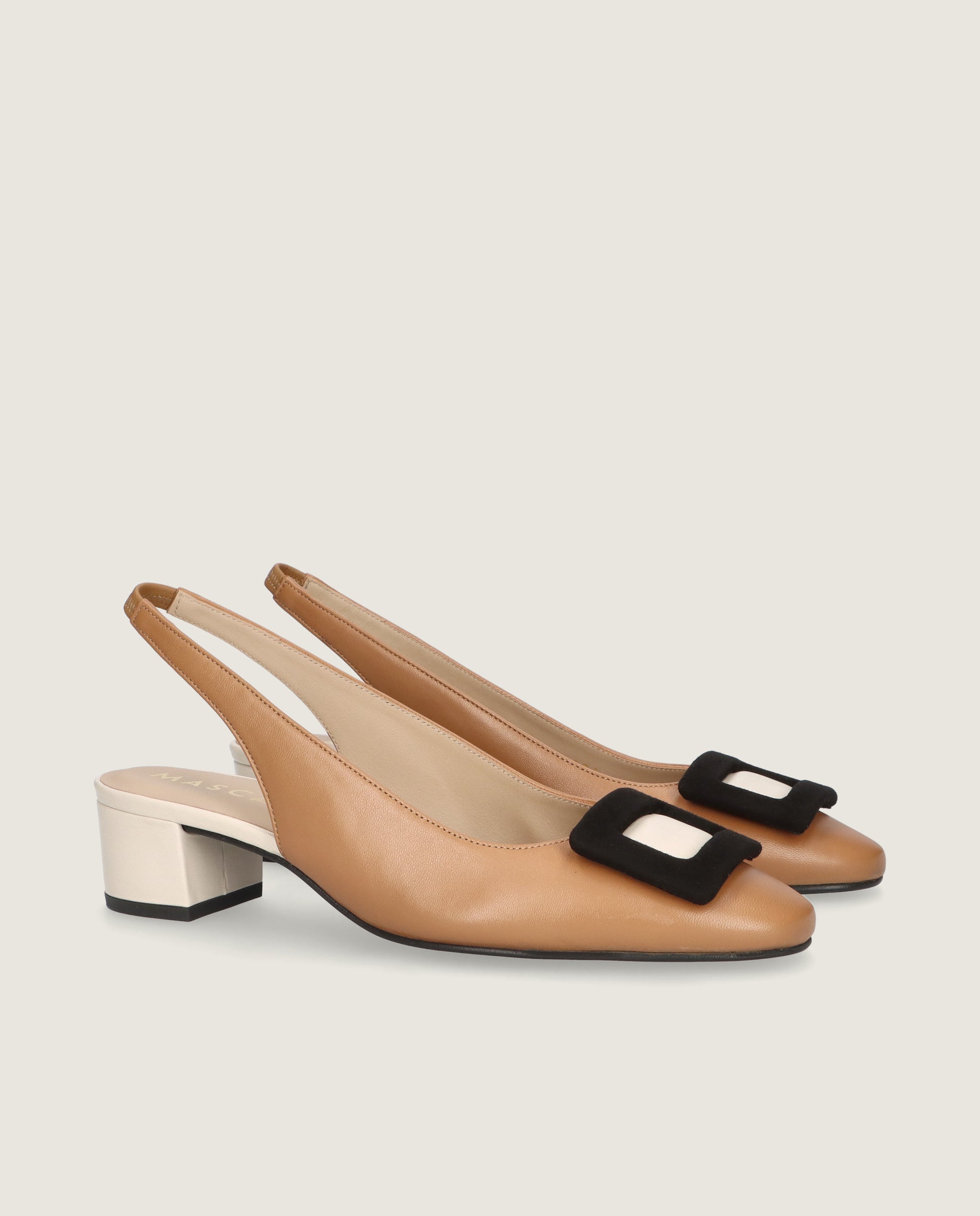 Image de Salon du cuir Agnes Brown par Mascaro