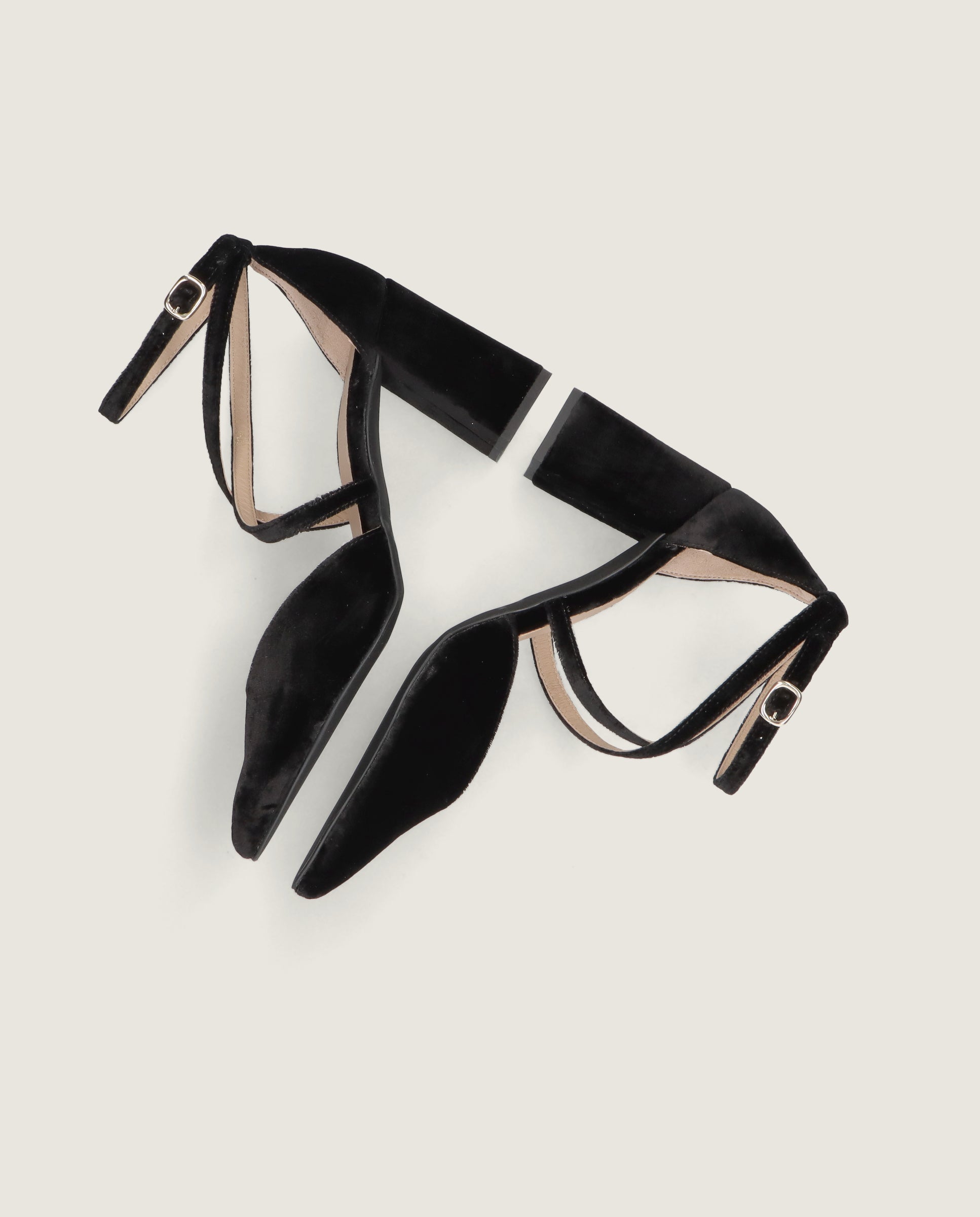 Salon Renata Negros Tejidos