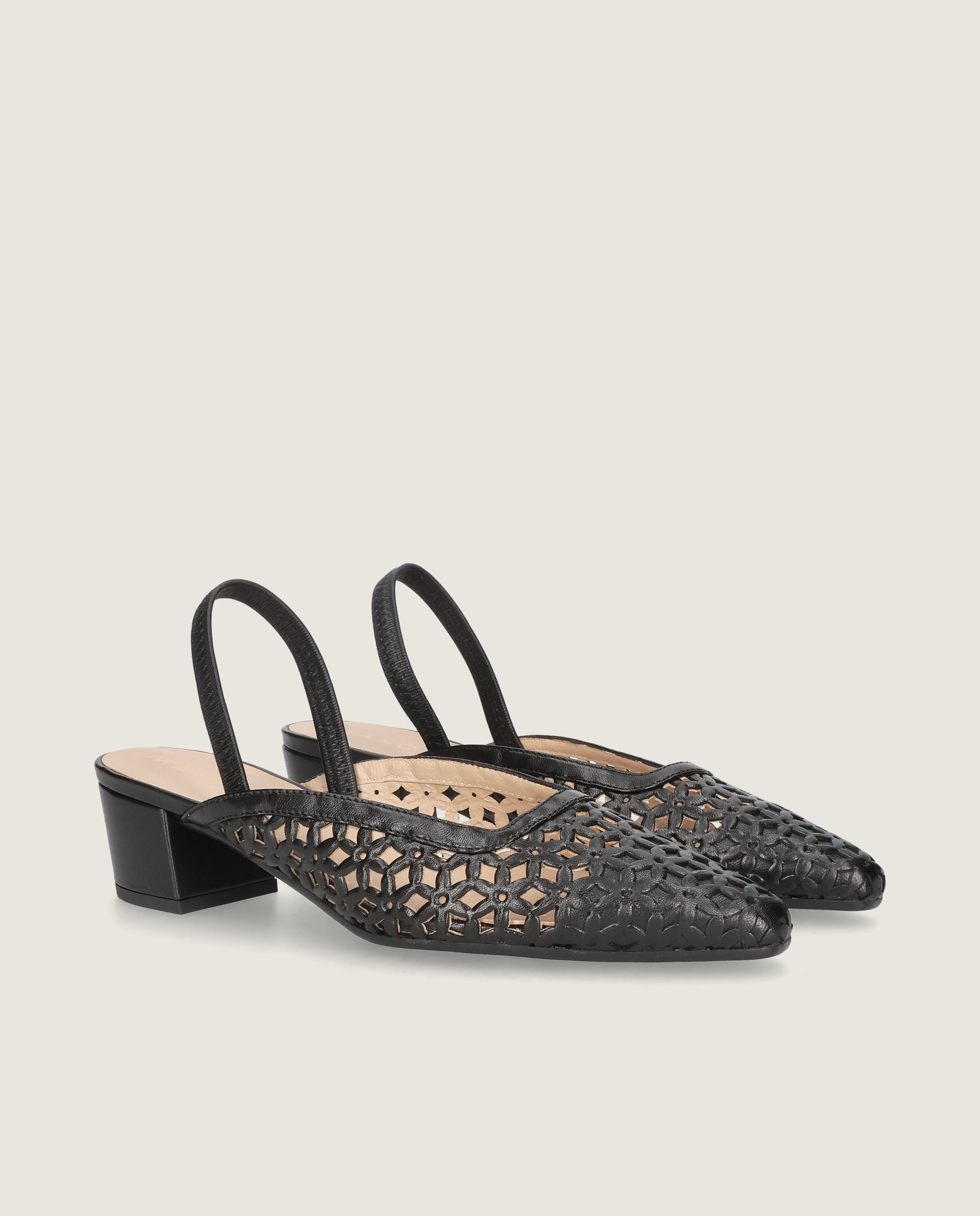 Imagen de Salon Greta Negros Piel por Mascaro