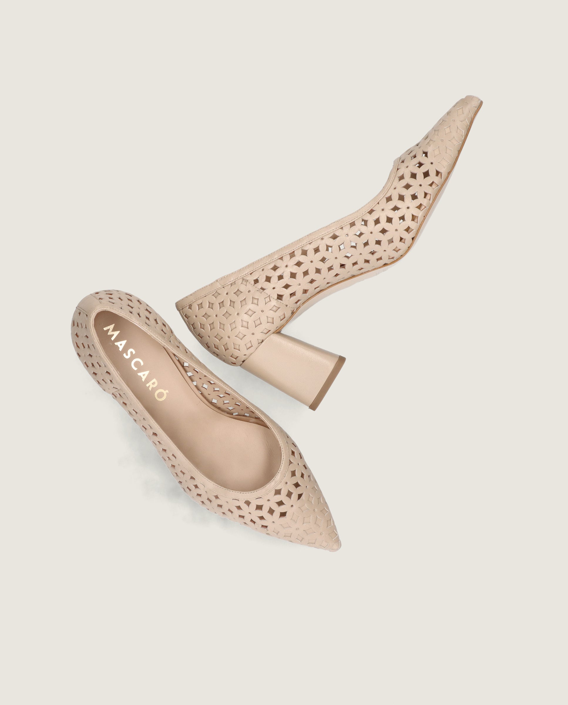 Noa pump in nude perforated leather