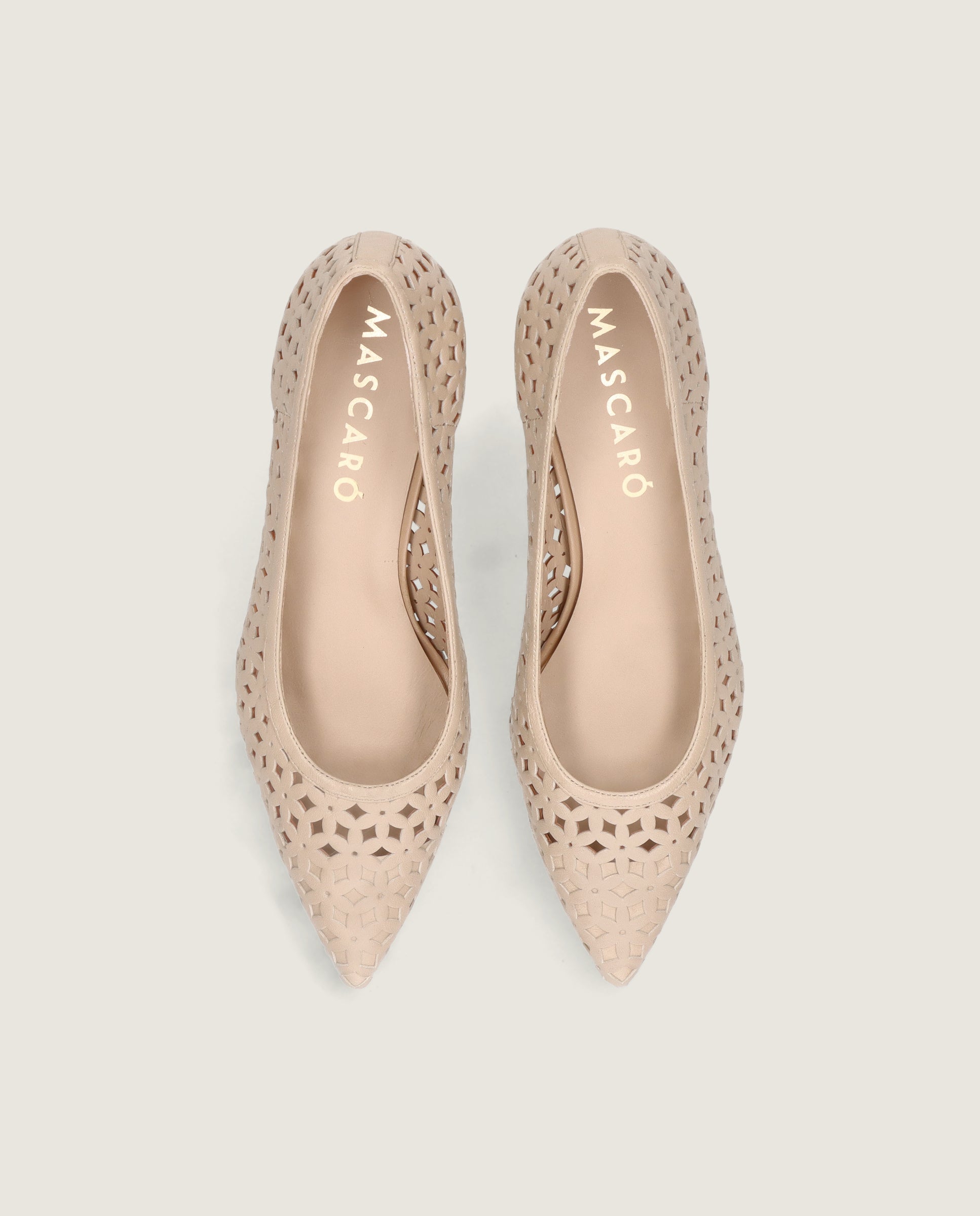 Noa pump in nude perforated leather