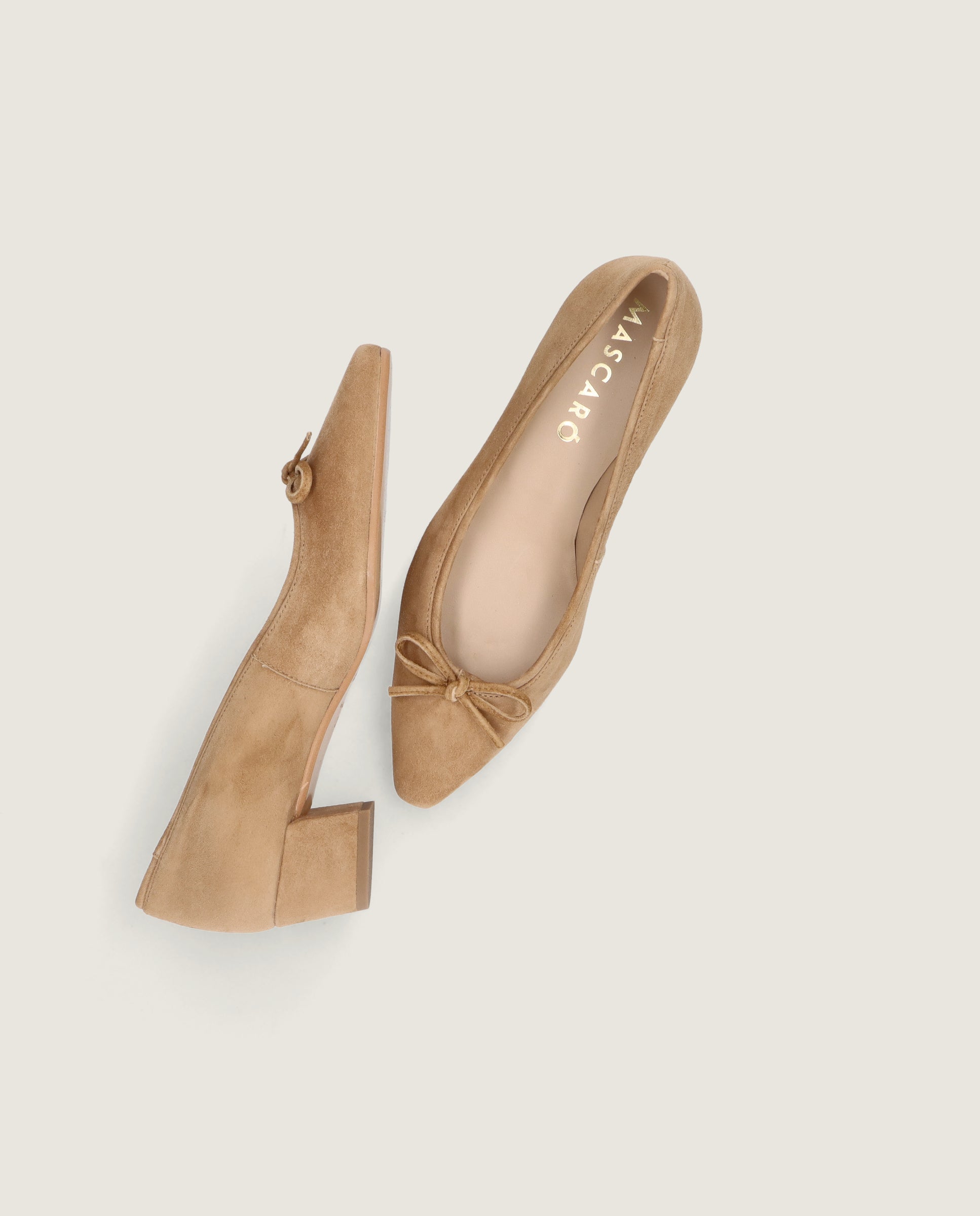 Greta pump in tan suede