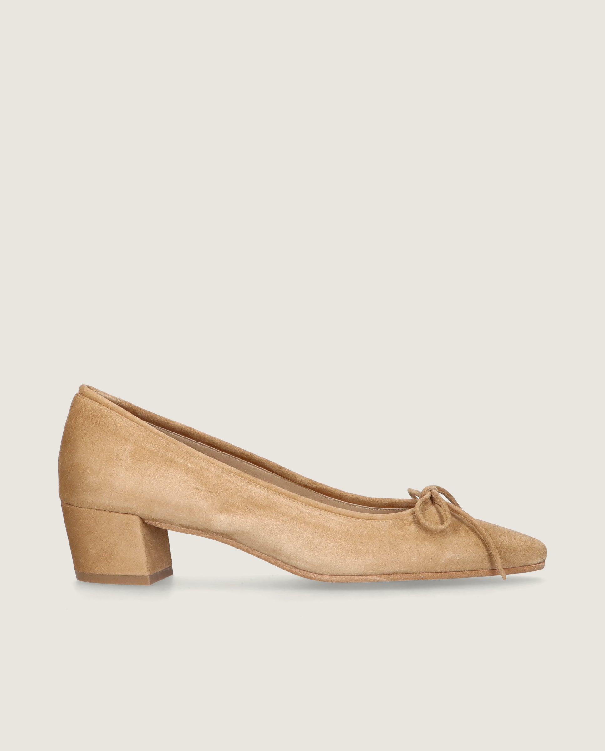 Greta pump in tan suede