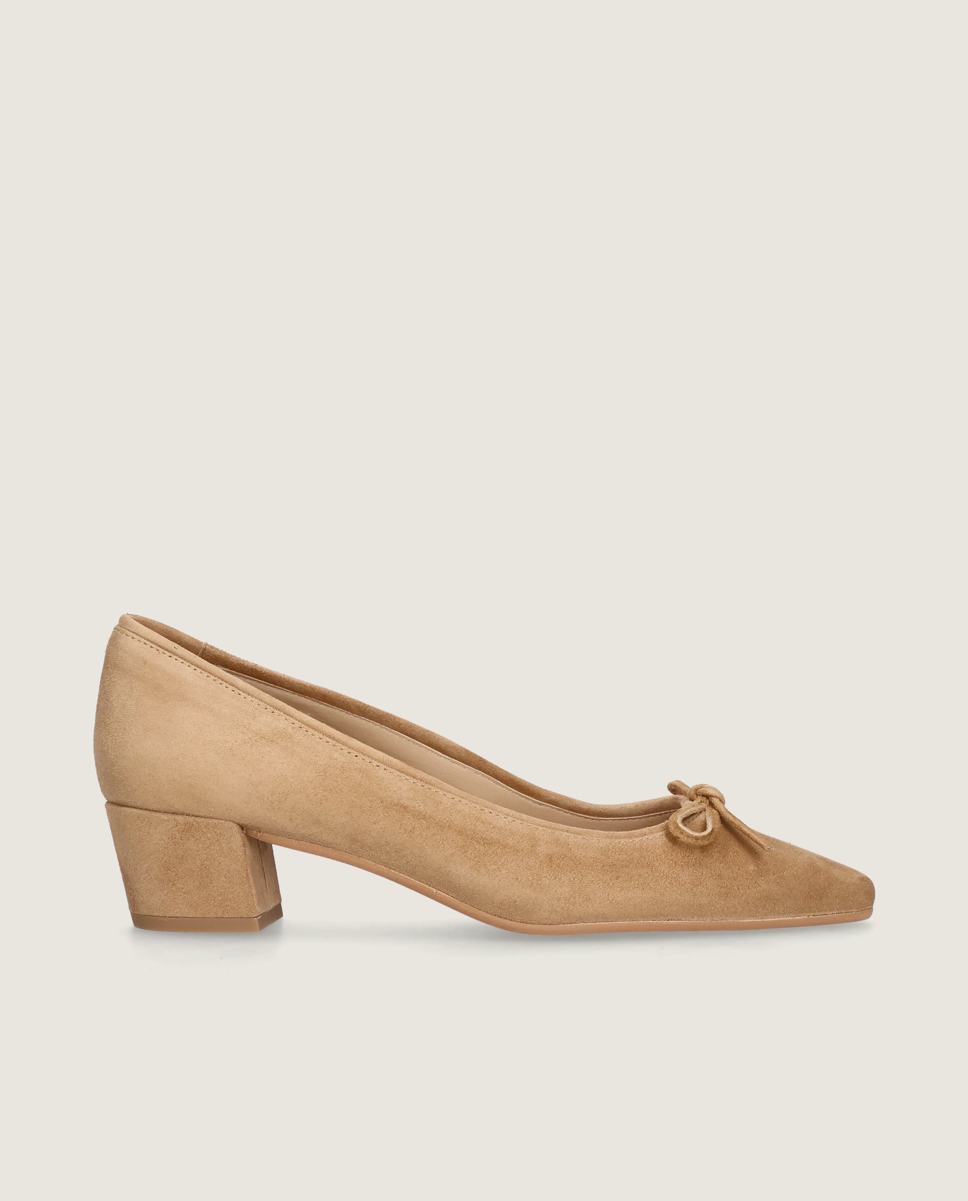 Greta pump in tan suede