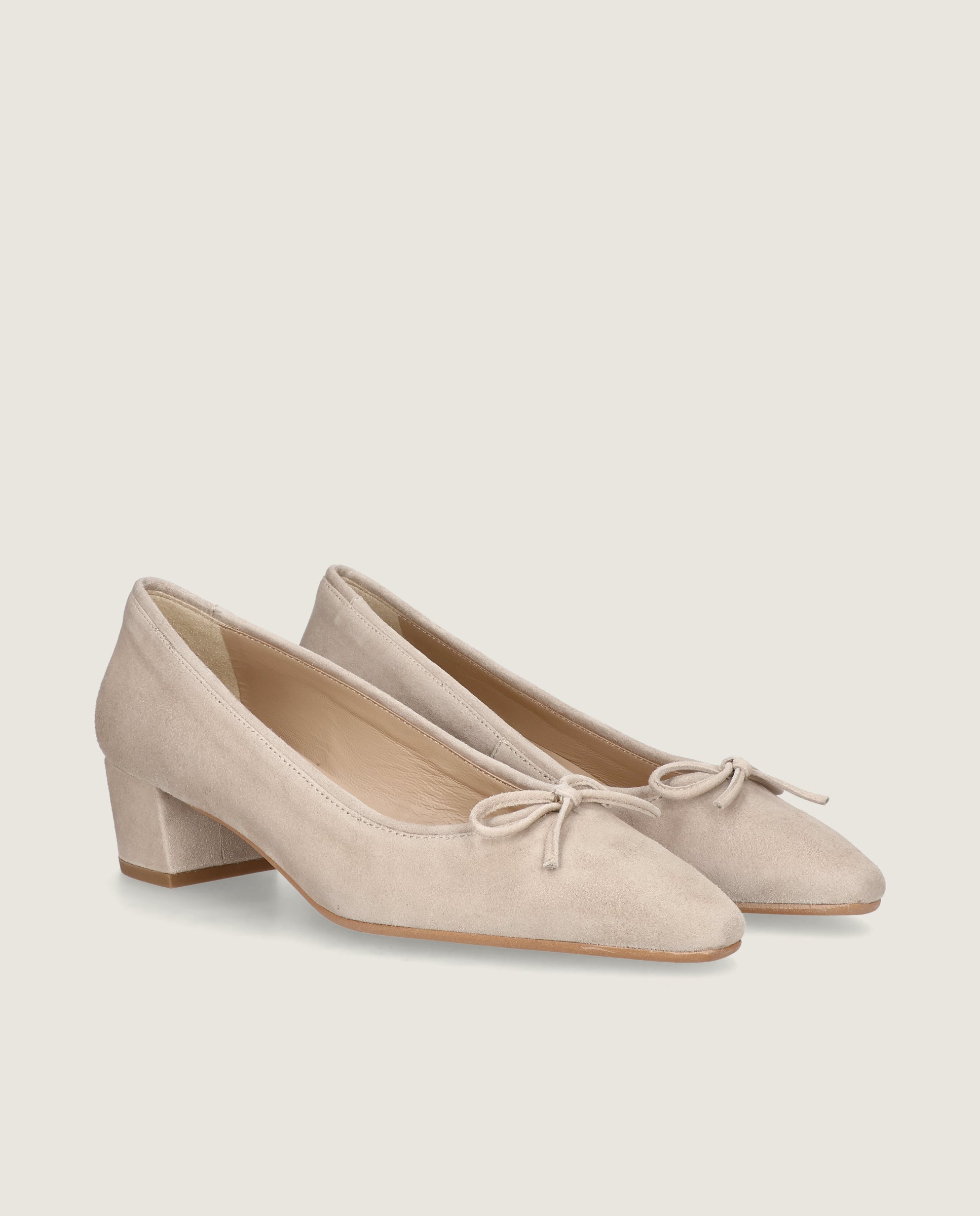 Image of Greta pump in soft beige suede by Mascaro