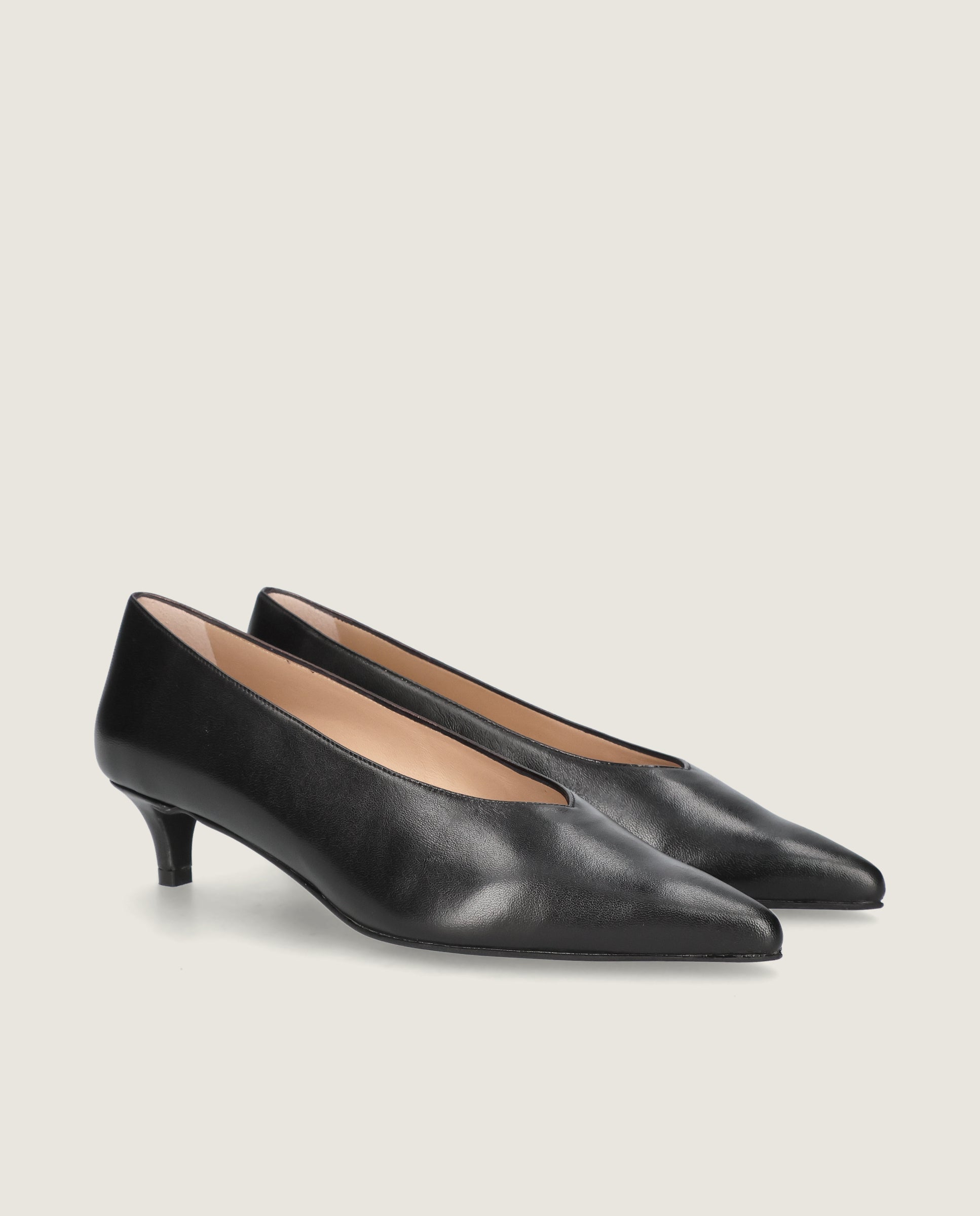 Image of Holly pump in black leather by Mascaro
