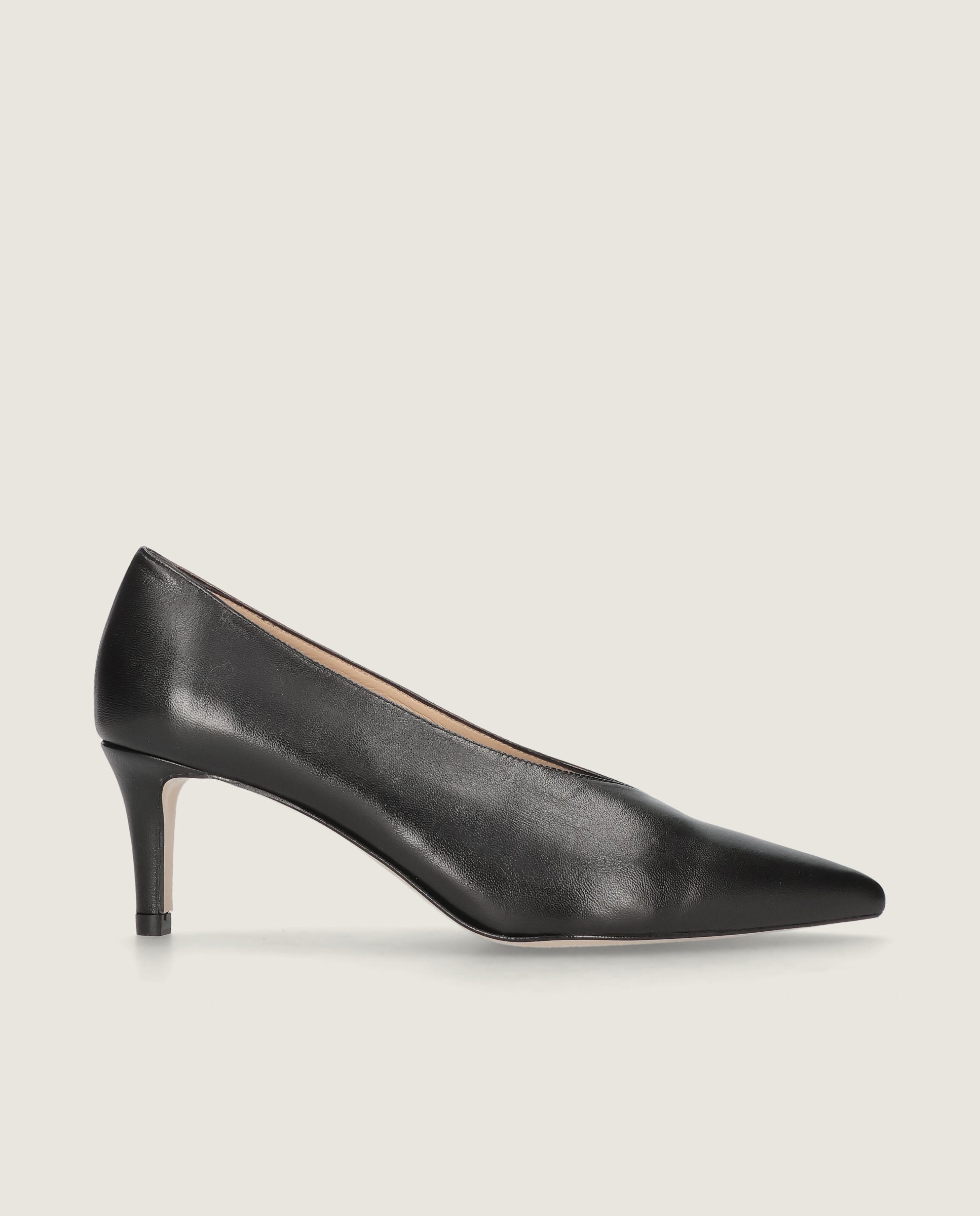 Noa pump in soft black leather