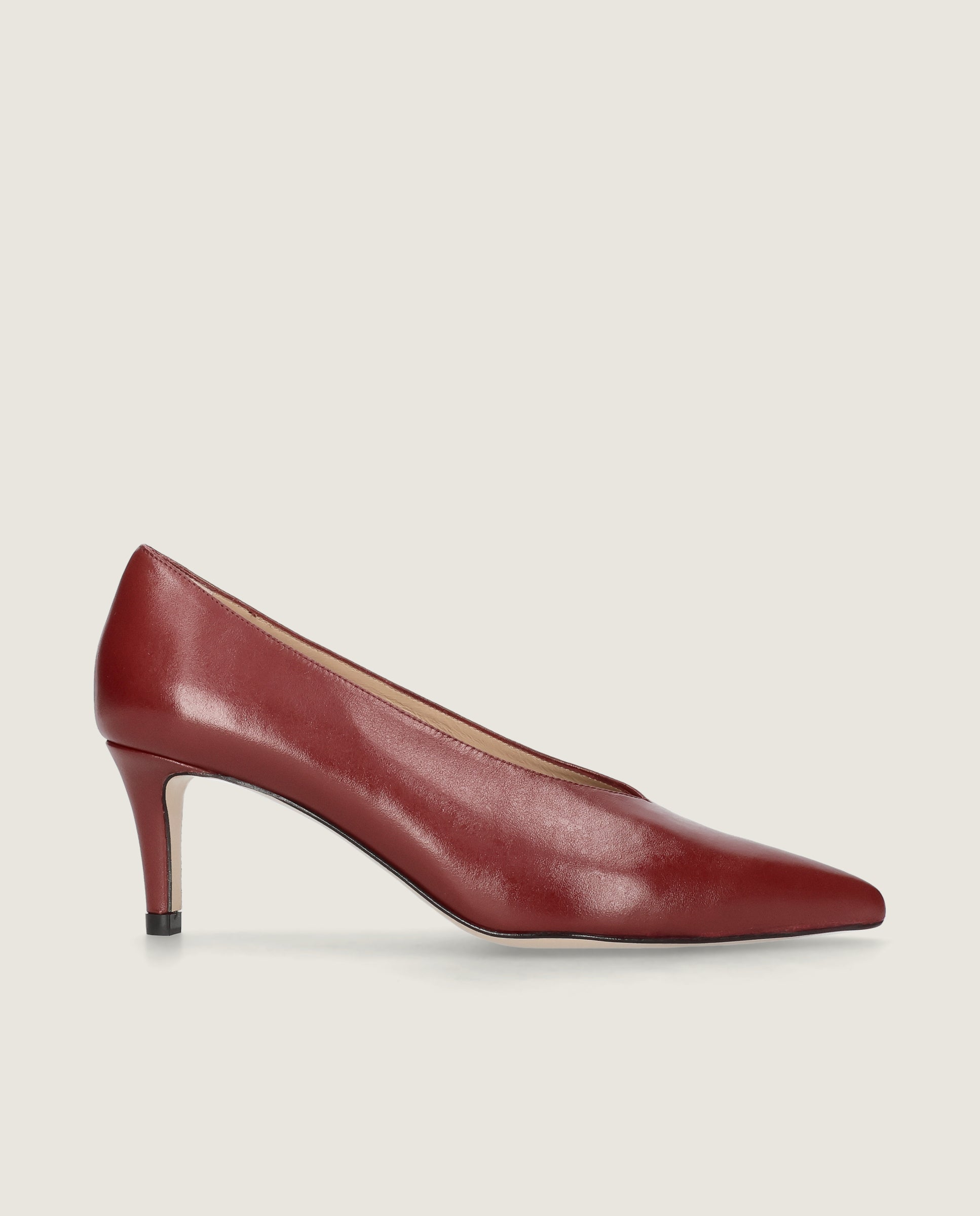 Noa pump in soft dark red leather
