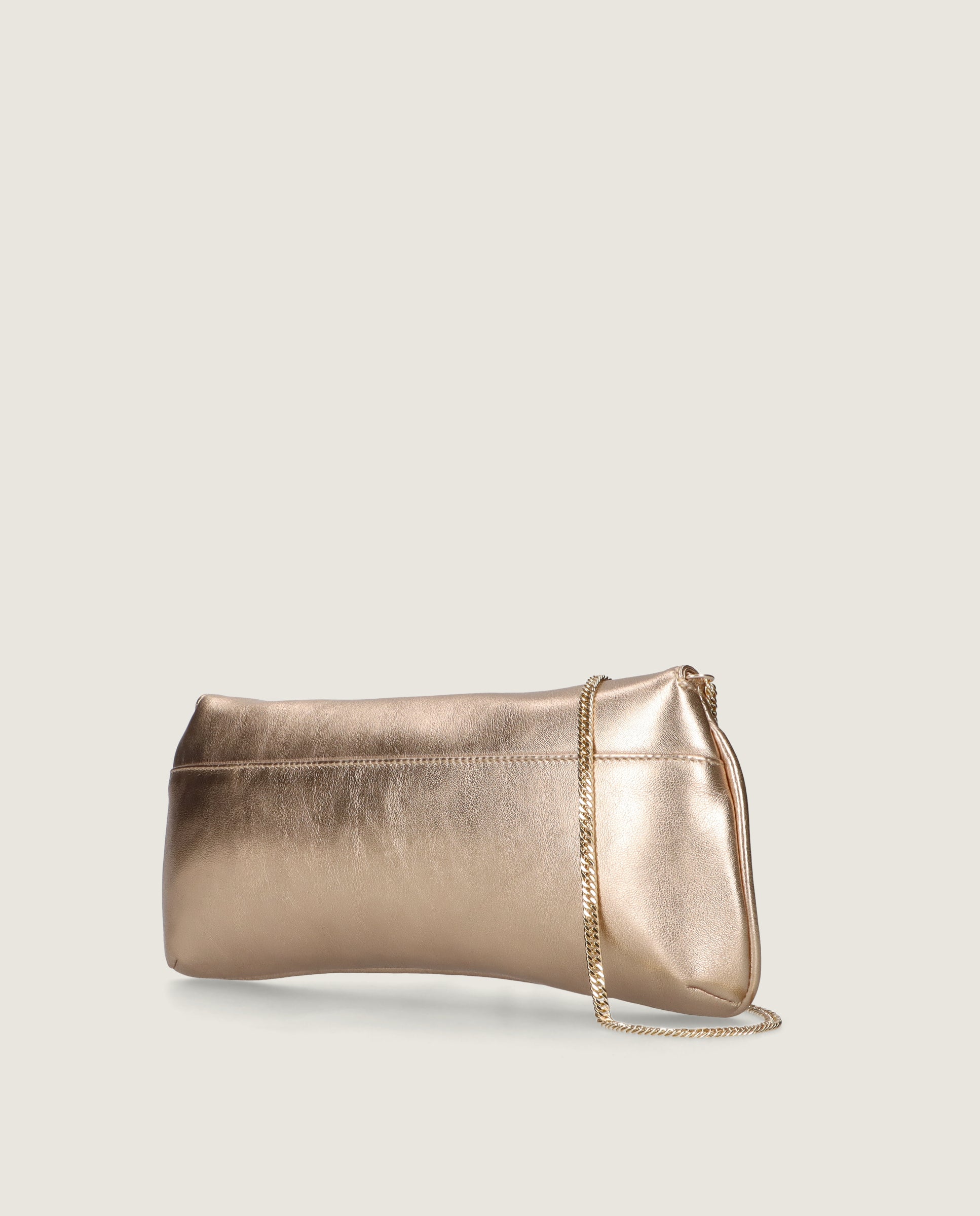 Goldene Taschen aus metallisiertem Leder