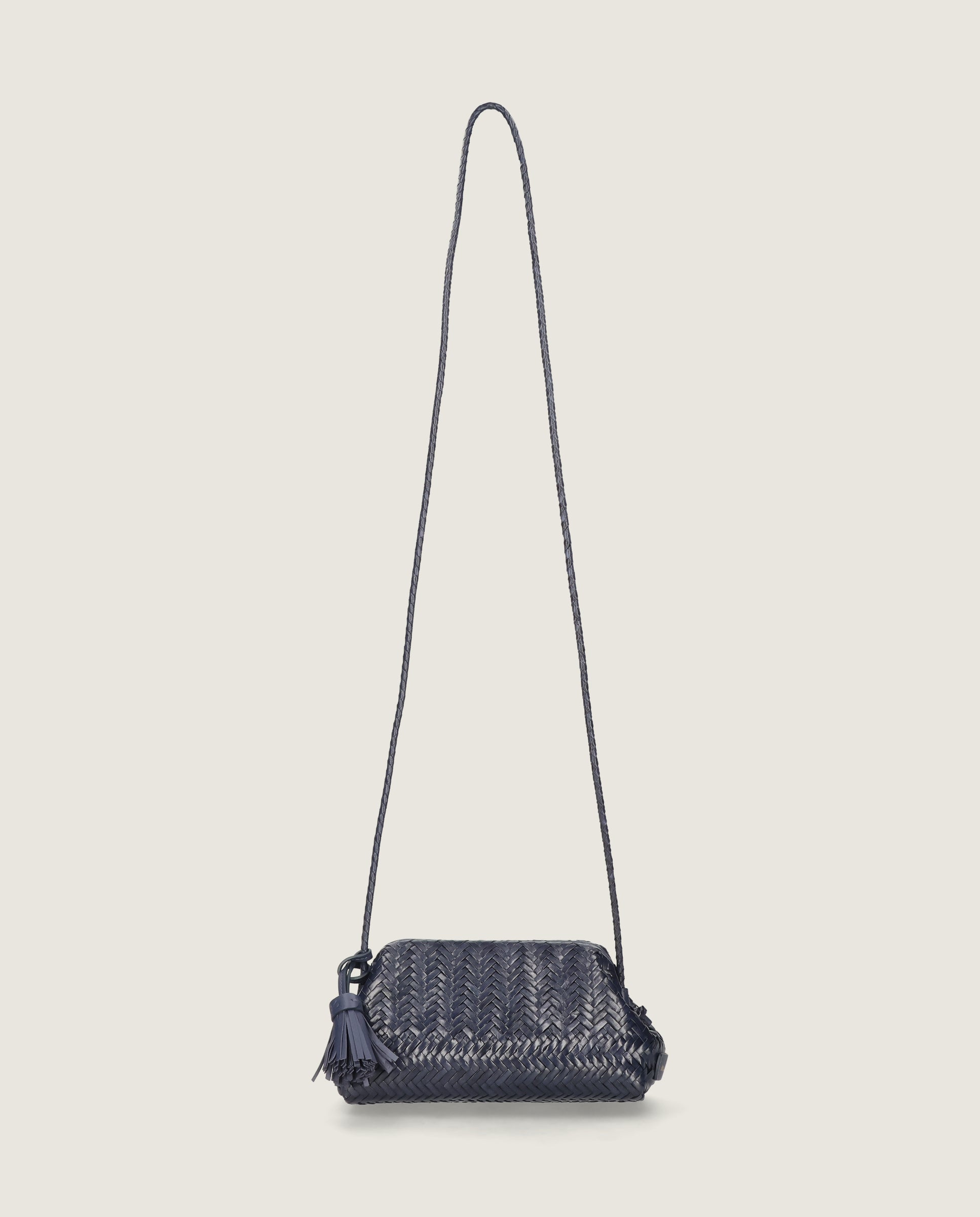 Bolso trenzado en piel azul marino