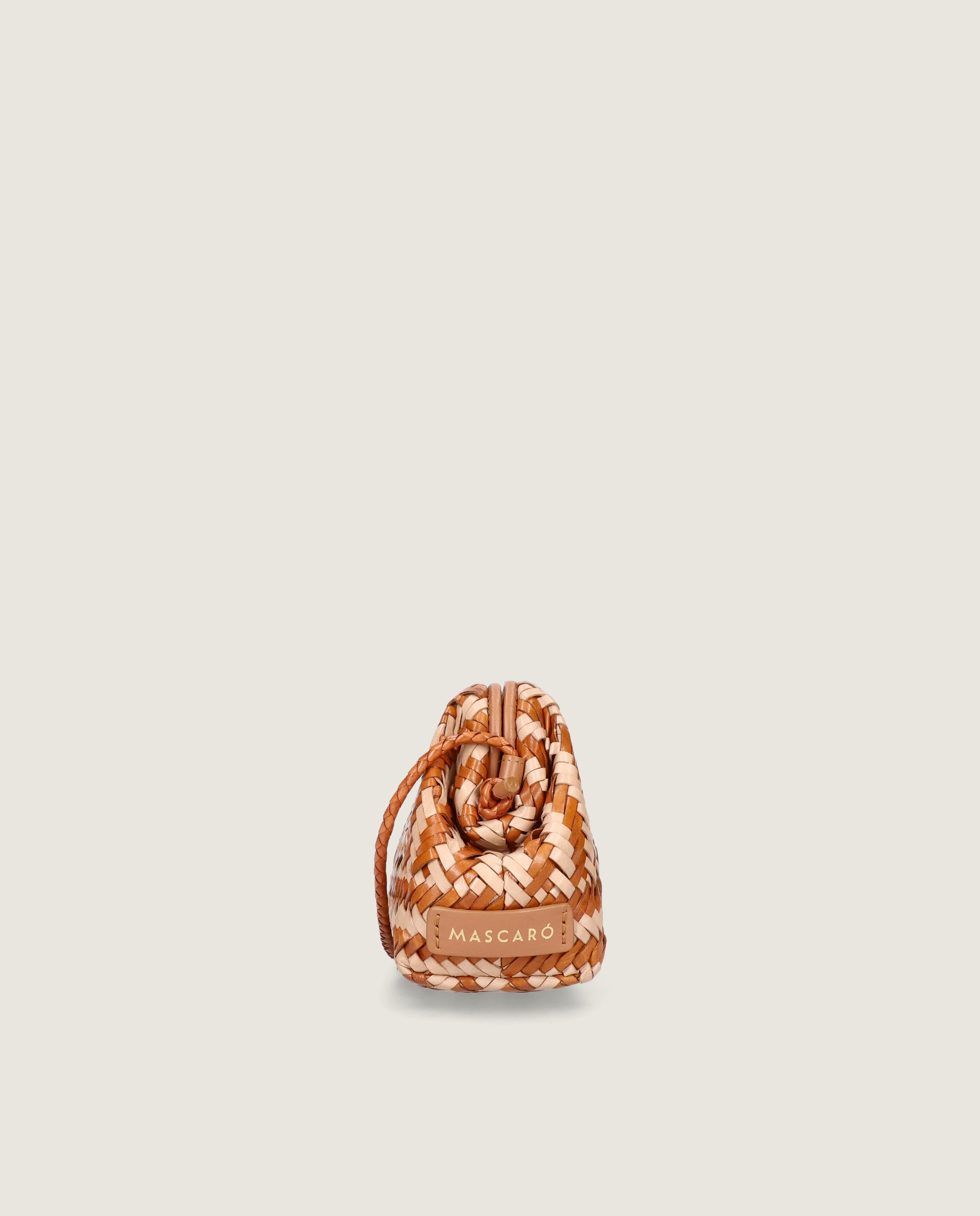 Bolso trenzado en piel marrón