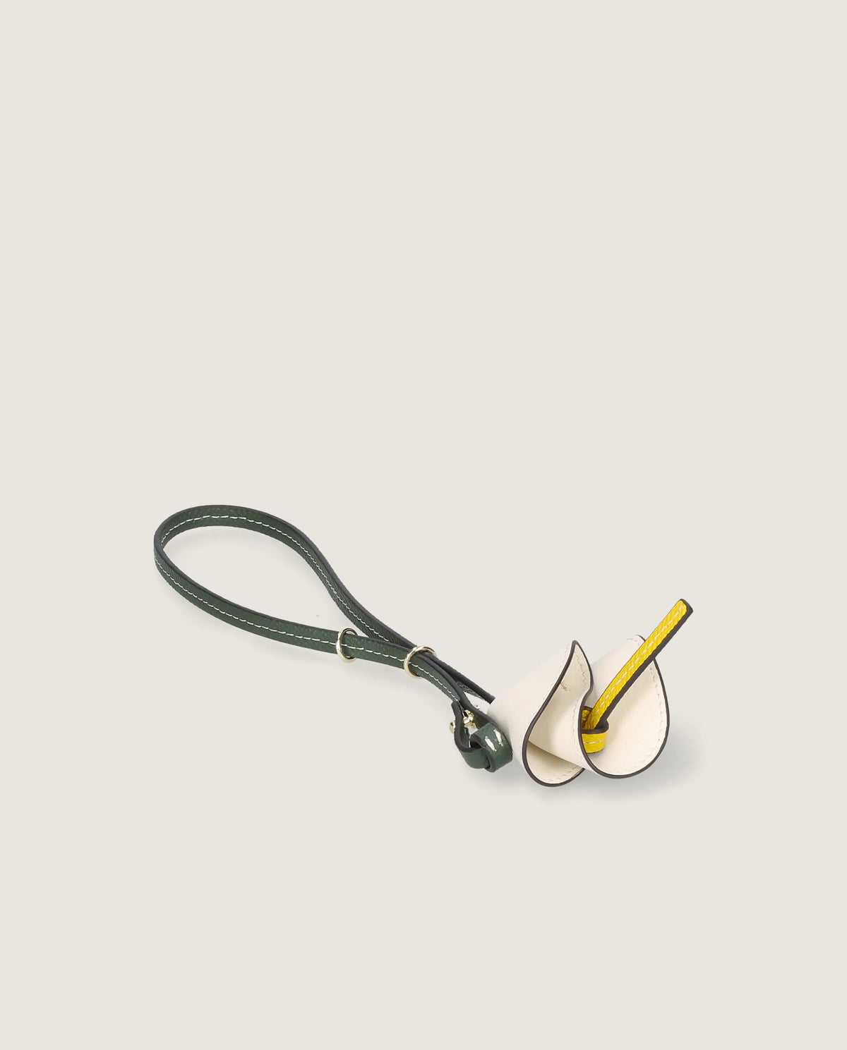 Charm lirio