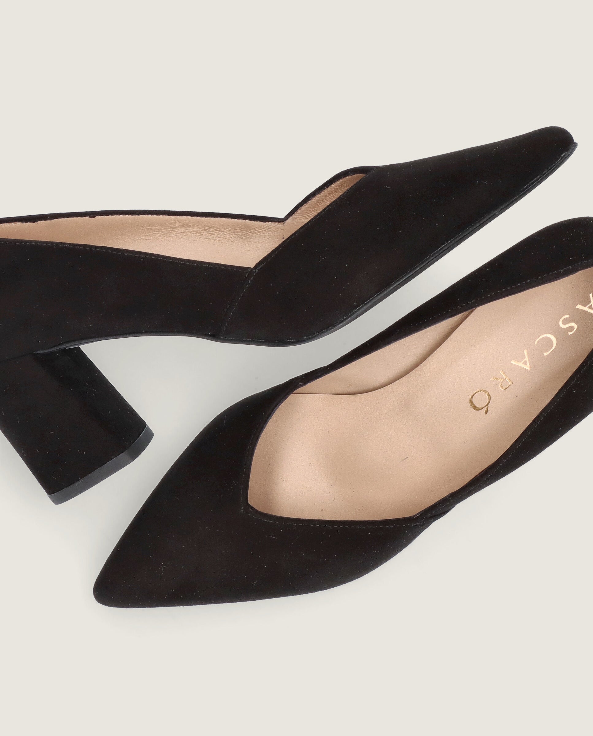 Salon Phoebe Negros Piel