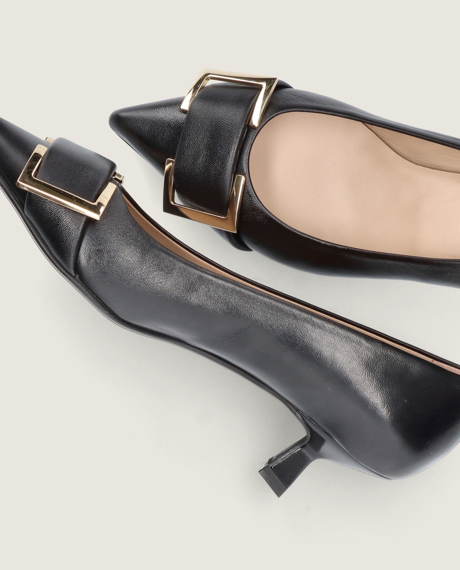 Salon Harriet Negros Piel