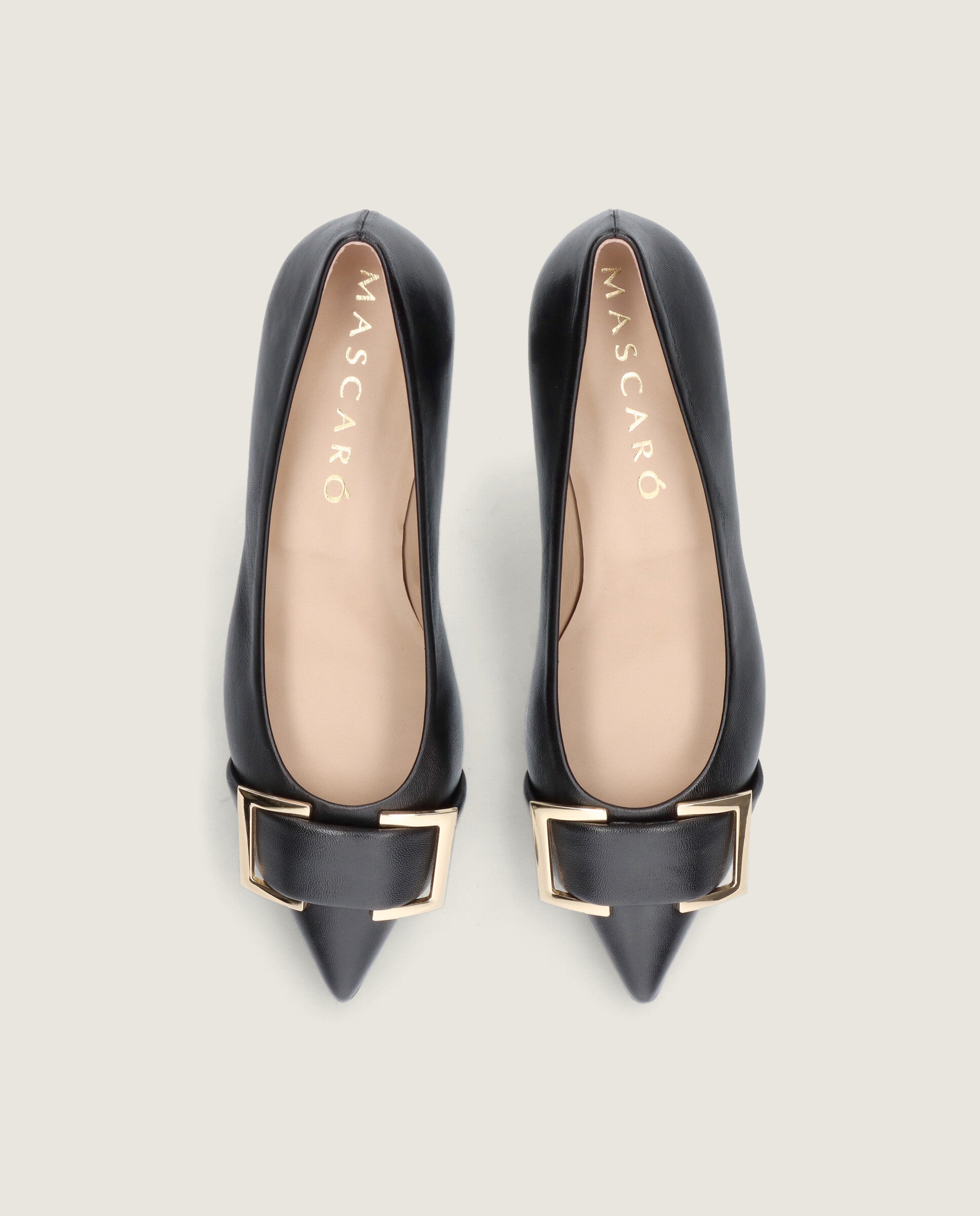 Salon Harriet Negros Piel