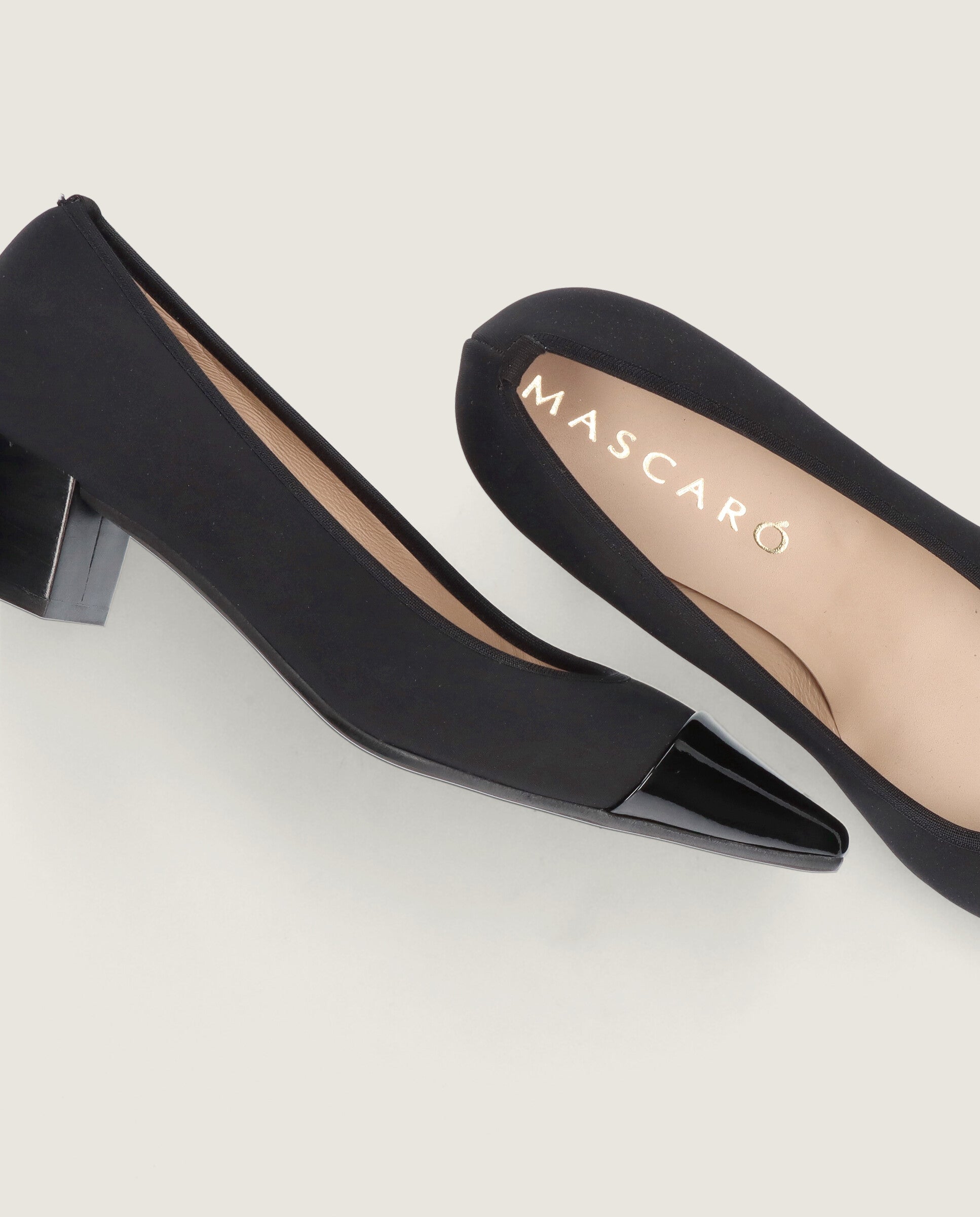 Salon Greta Negros Tejidos