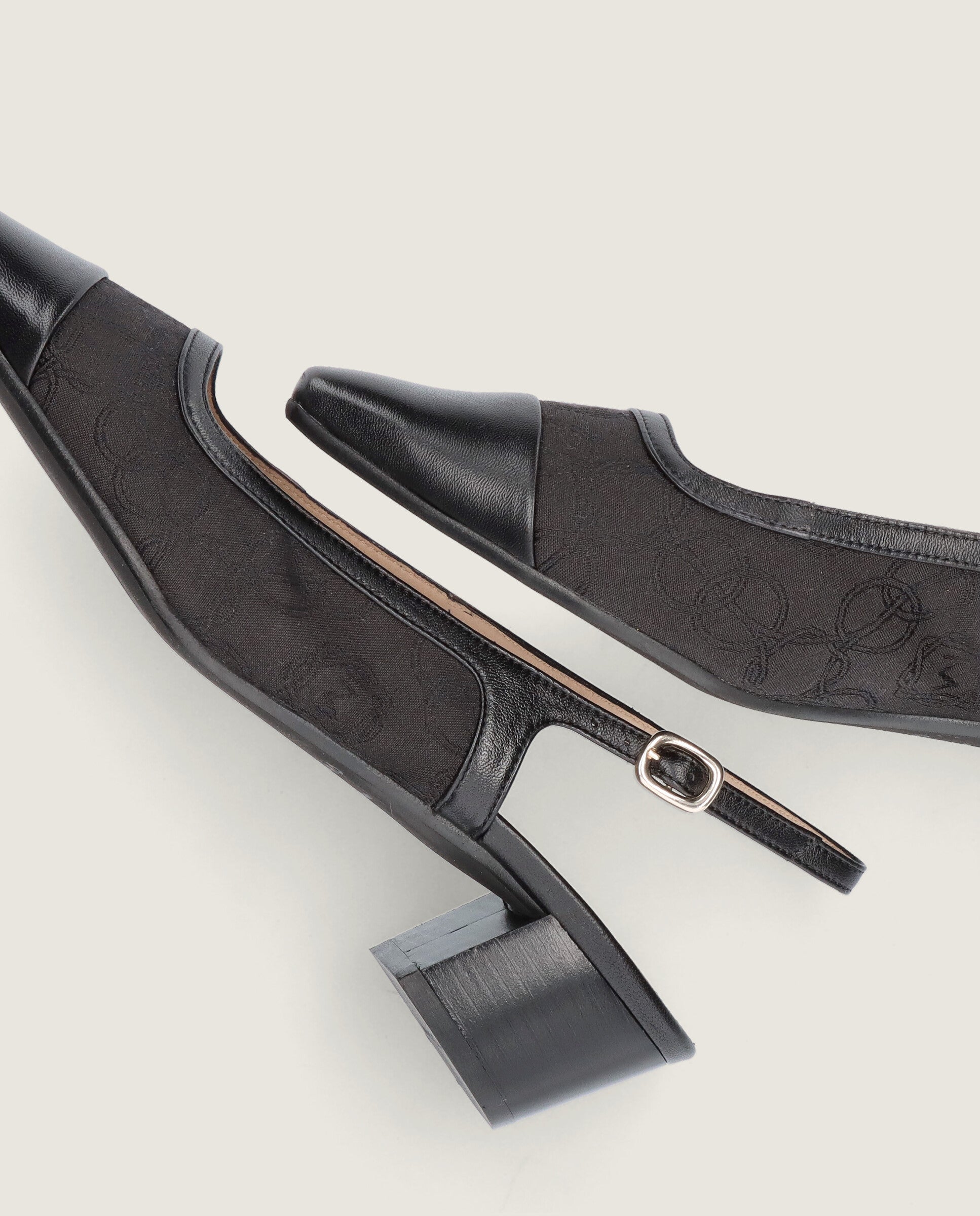 Salon Greta Negros Tejidos