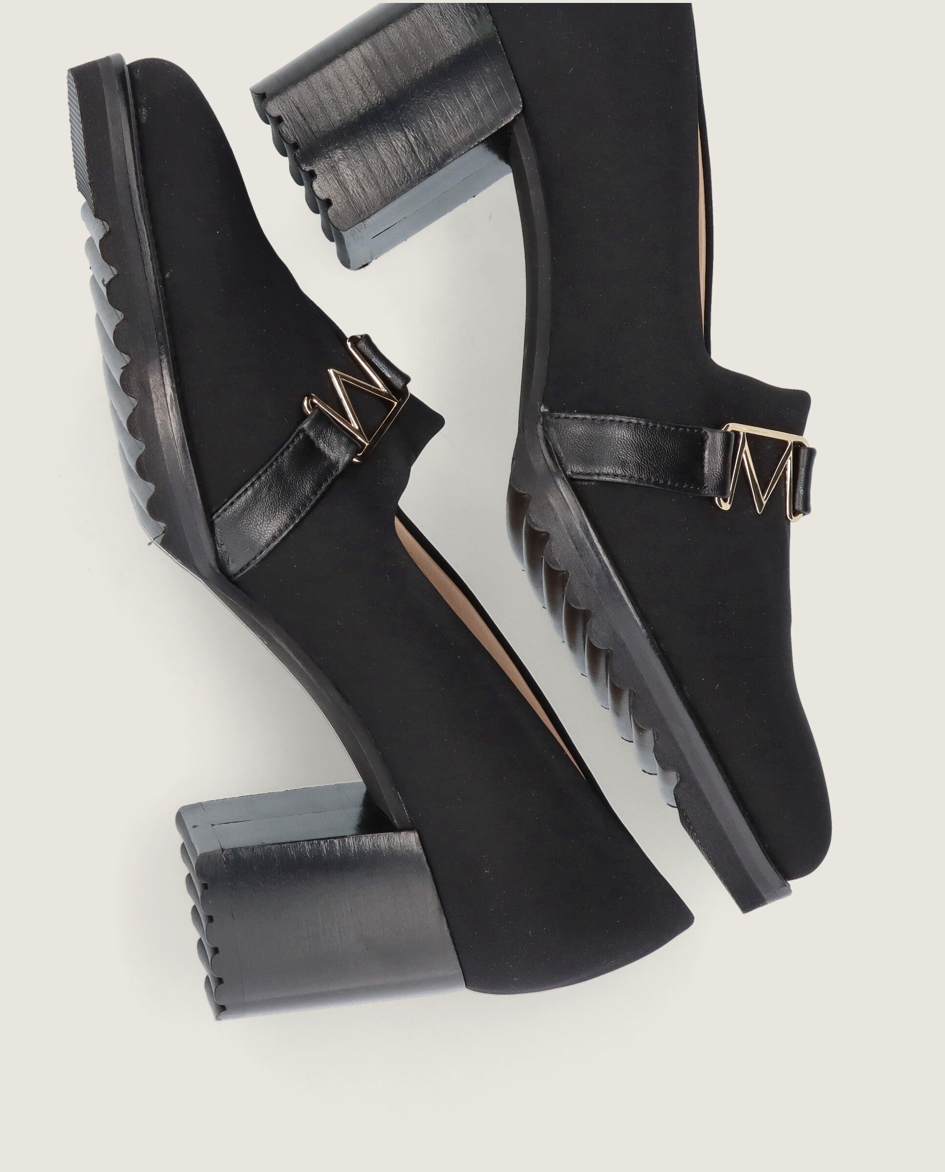 Zapatos Abotinados Cindy Negros Tejidos