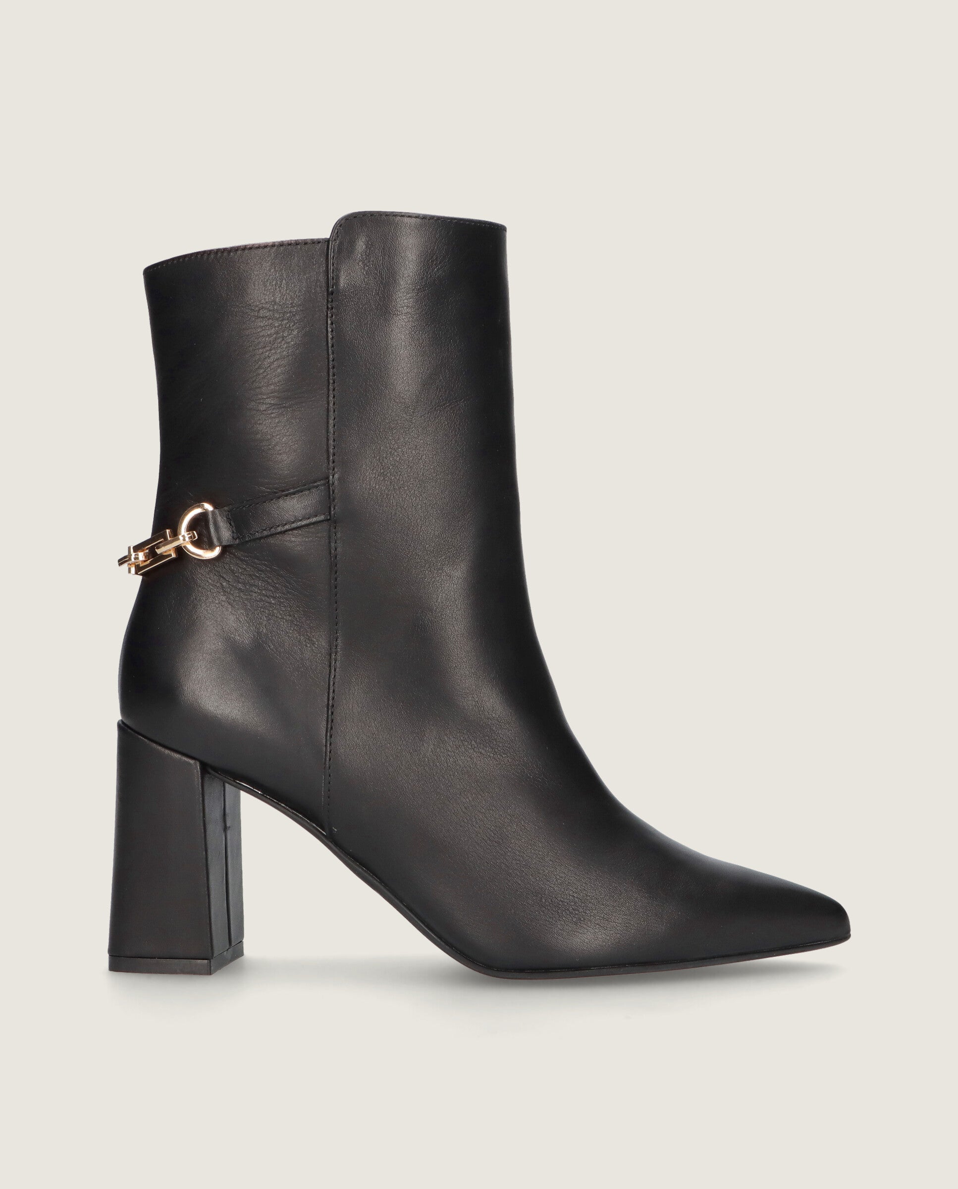 Botines Renata Negros Piel