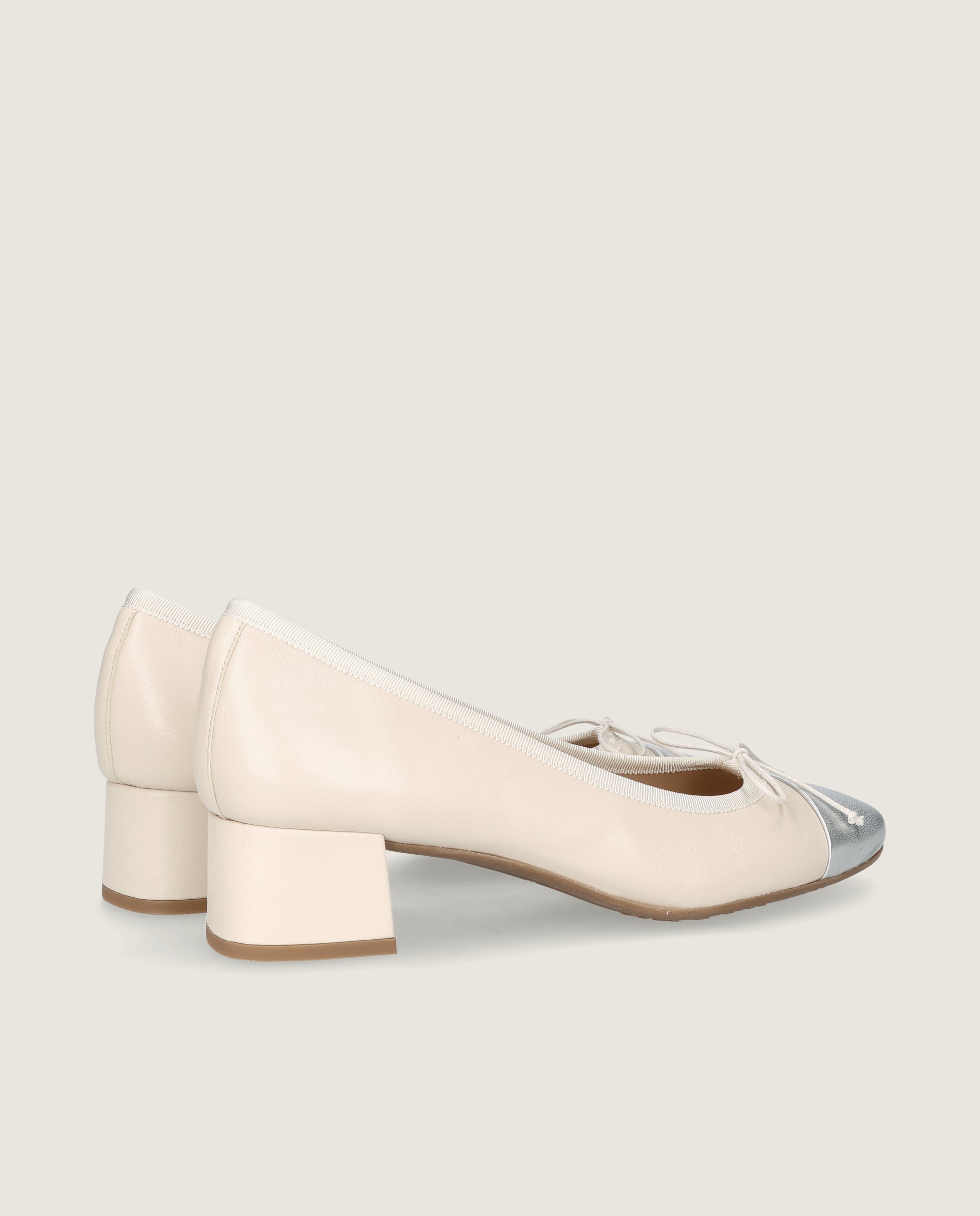 Luisa pump in ivory leather