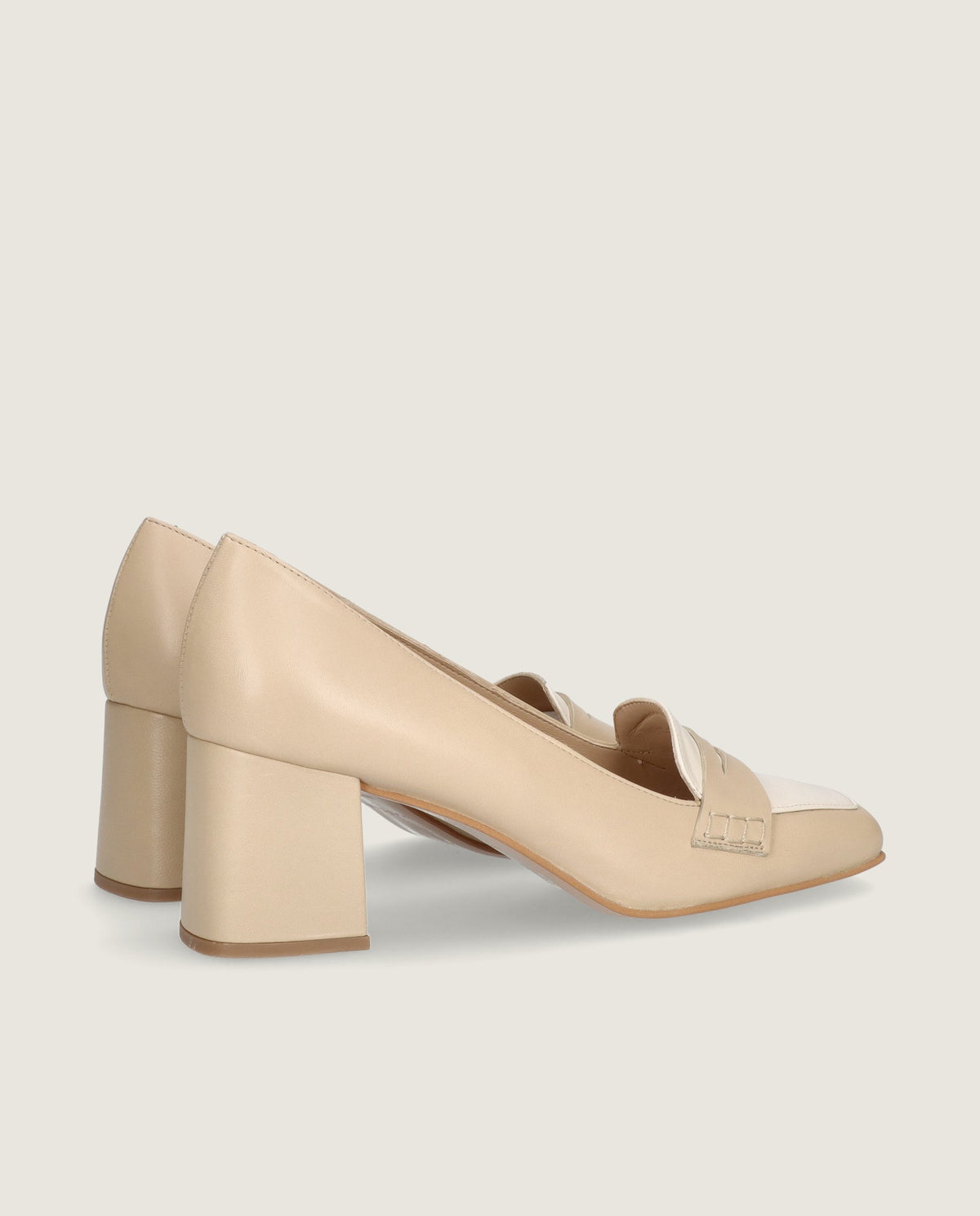 Mocassins Anuk en cuir beige