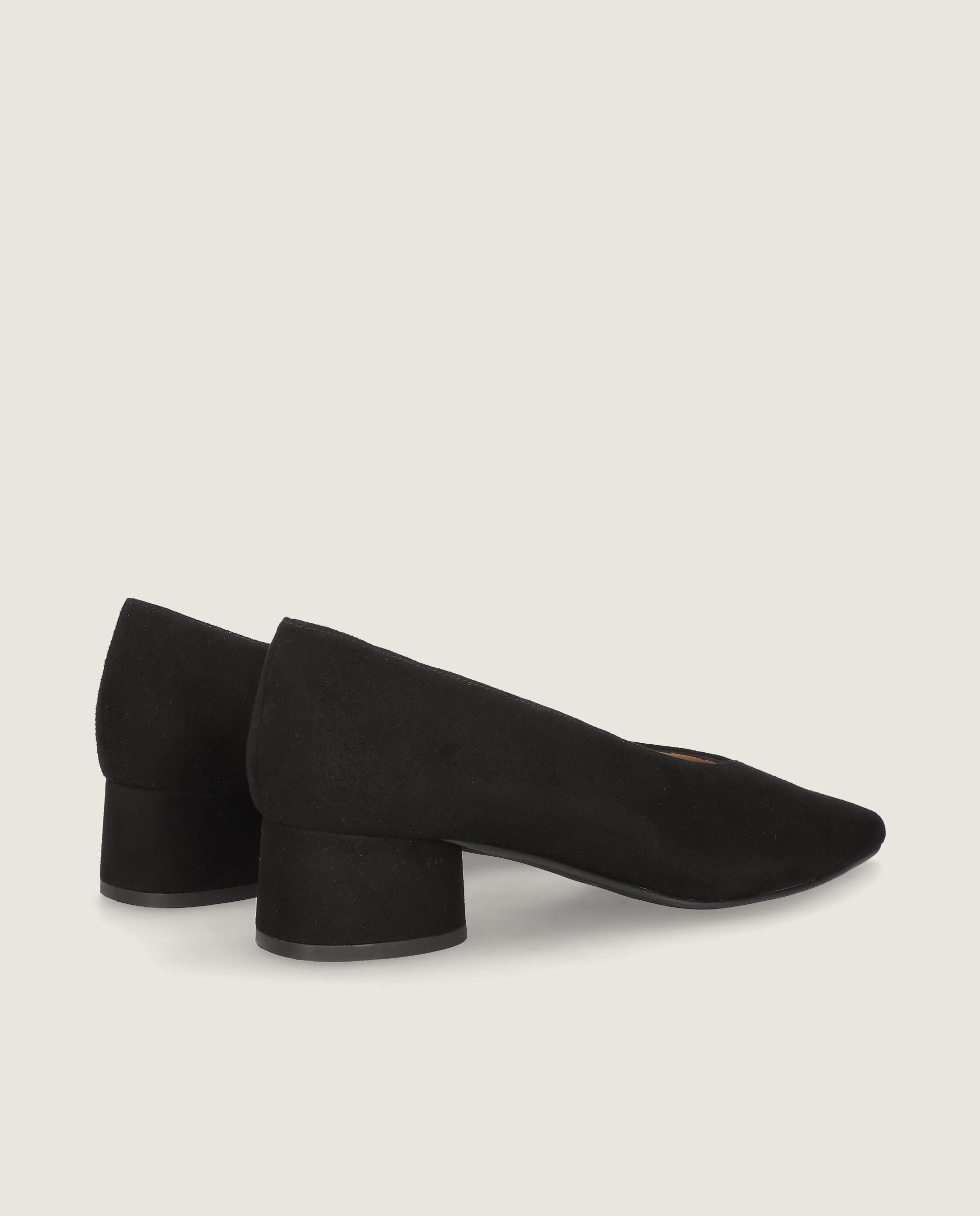 Holly Pump in black suede
