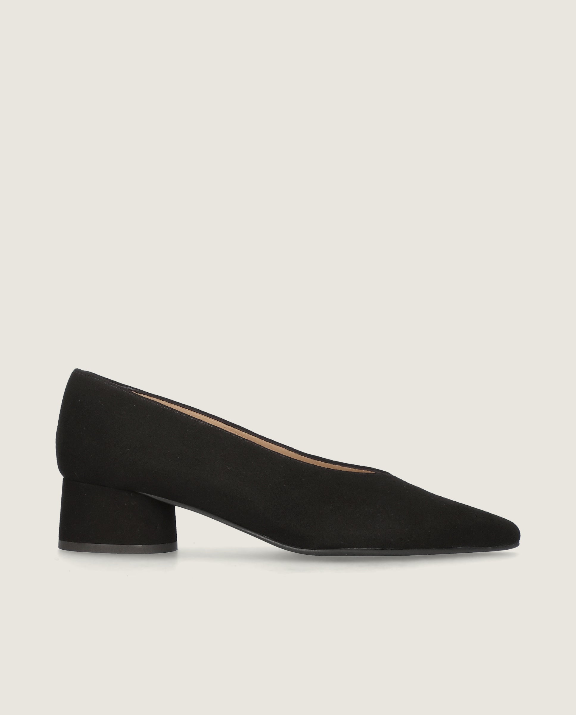 Holly Pump in black suede